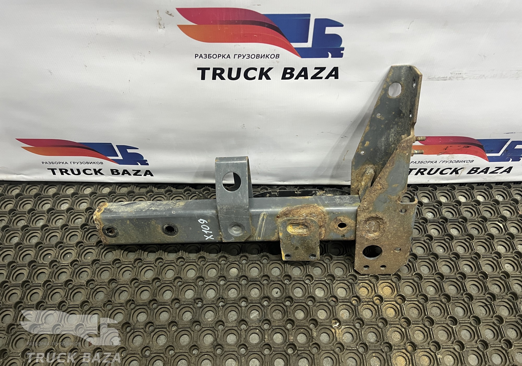 1686536 Кронштейн крыла переднего левого для Daf XF105 (с 2005)