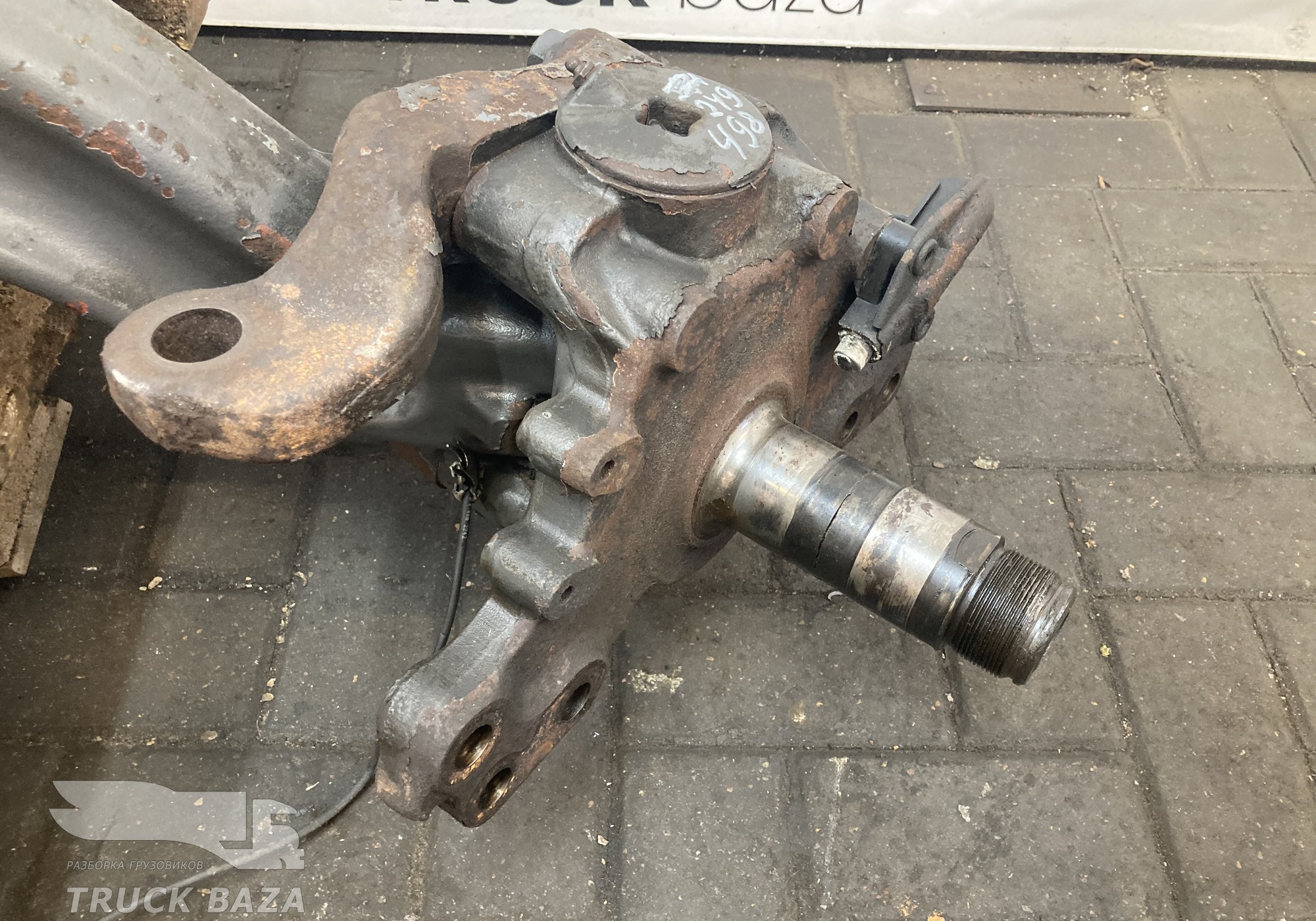 7420556296 Кулак поворотный левый для Renault Premium II (с 2005 по 2013)