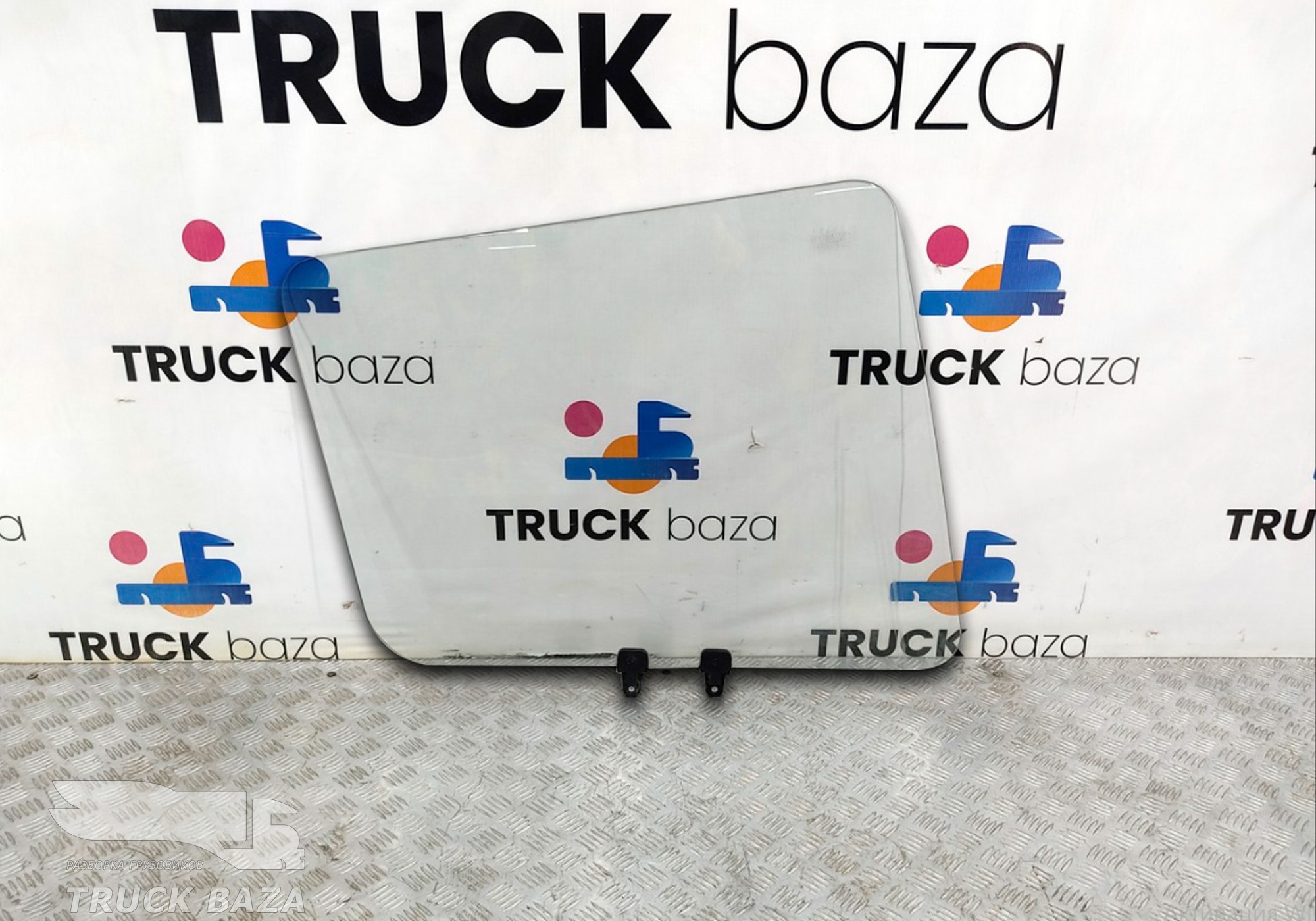 DZ14251330009 Стекло двери левой для Shacman X3000 (с 2014)