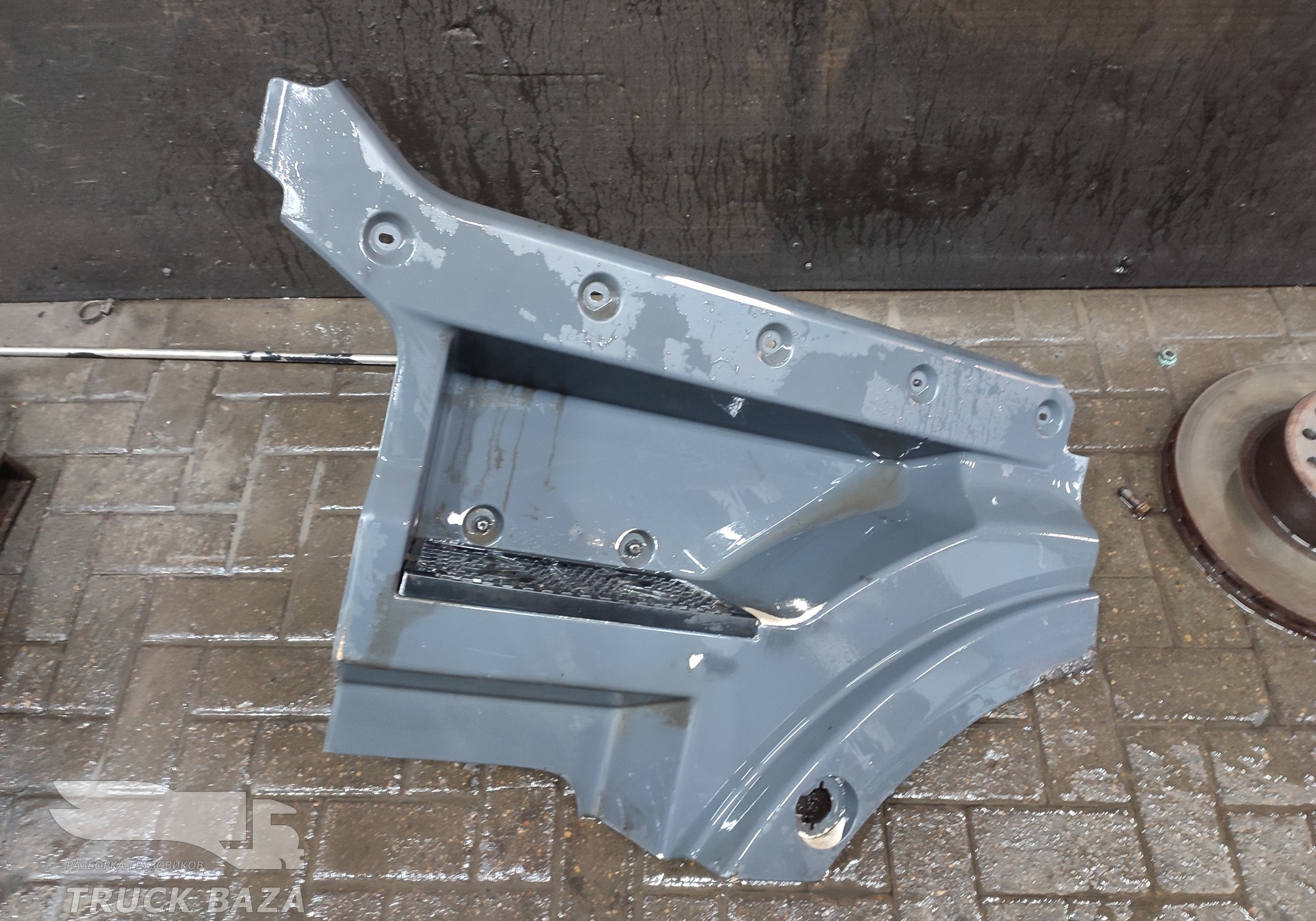 81615200083 Корпус подножки левый для Man TGX TG3 (с 2020)