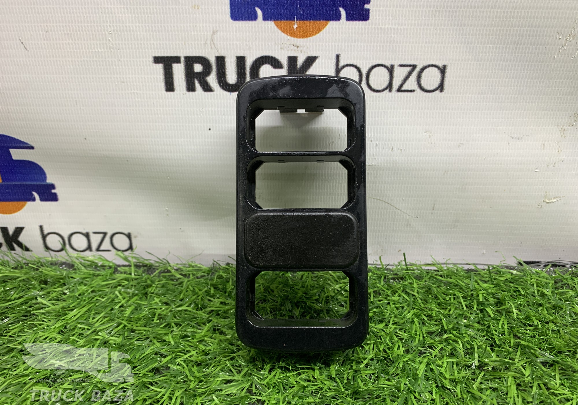 A9406800034 Рамка кнопок для КАМАЗ 5490 (с 2013)