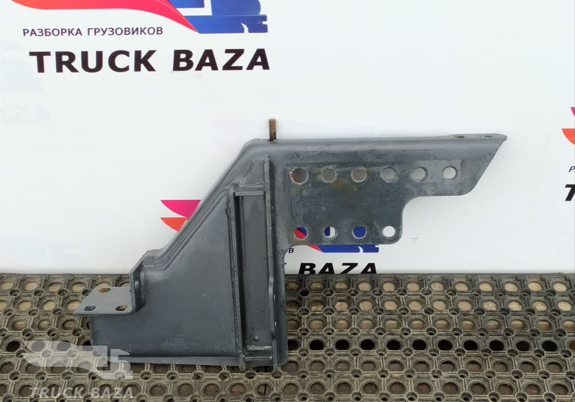 41298020 Кронштейн усилителя переднего бампера правый для Iveco Stralis