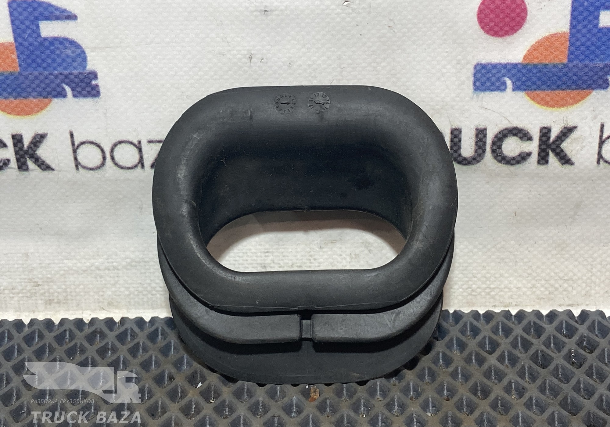 1443259 Уплотнитель на торпедо