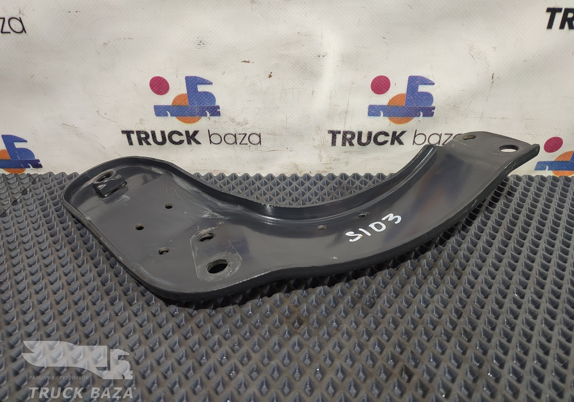 1496088 Кронштейн кабины задний правый