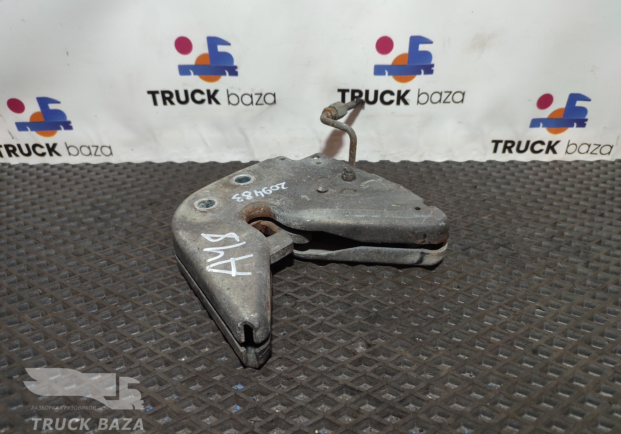 9303100083 Замок кабины левый для Mercedes-Benz Axor II (с 2004 по 2010)