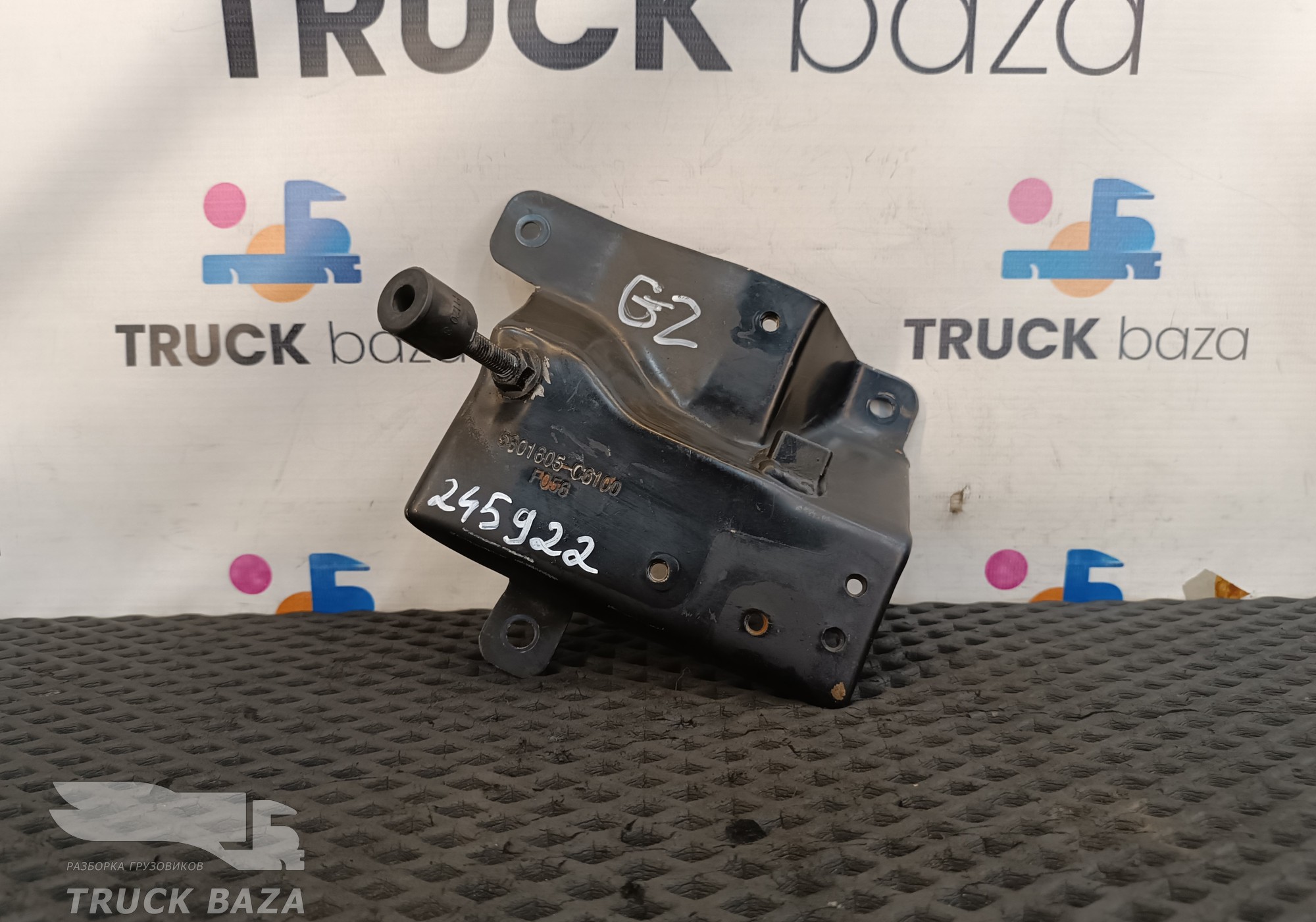 5301605C6100 Кронштейн замка капота левый для DongFeng GX DFH4180