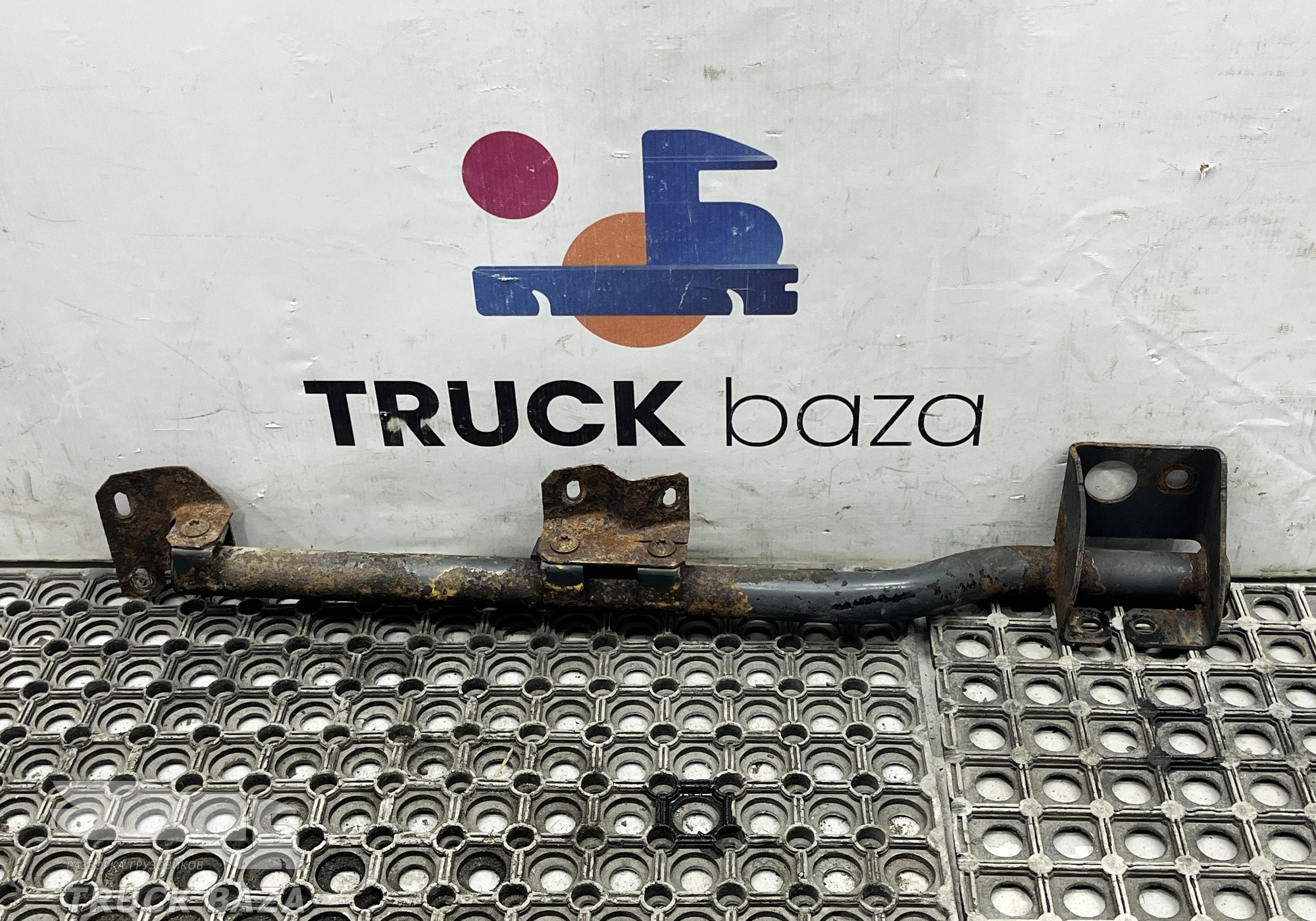 A9303102058 Кронштейн крыла заднего правого