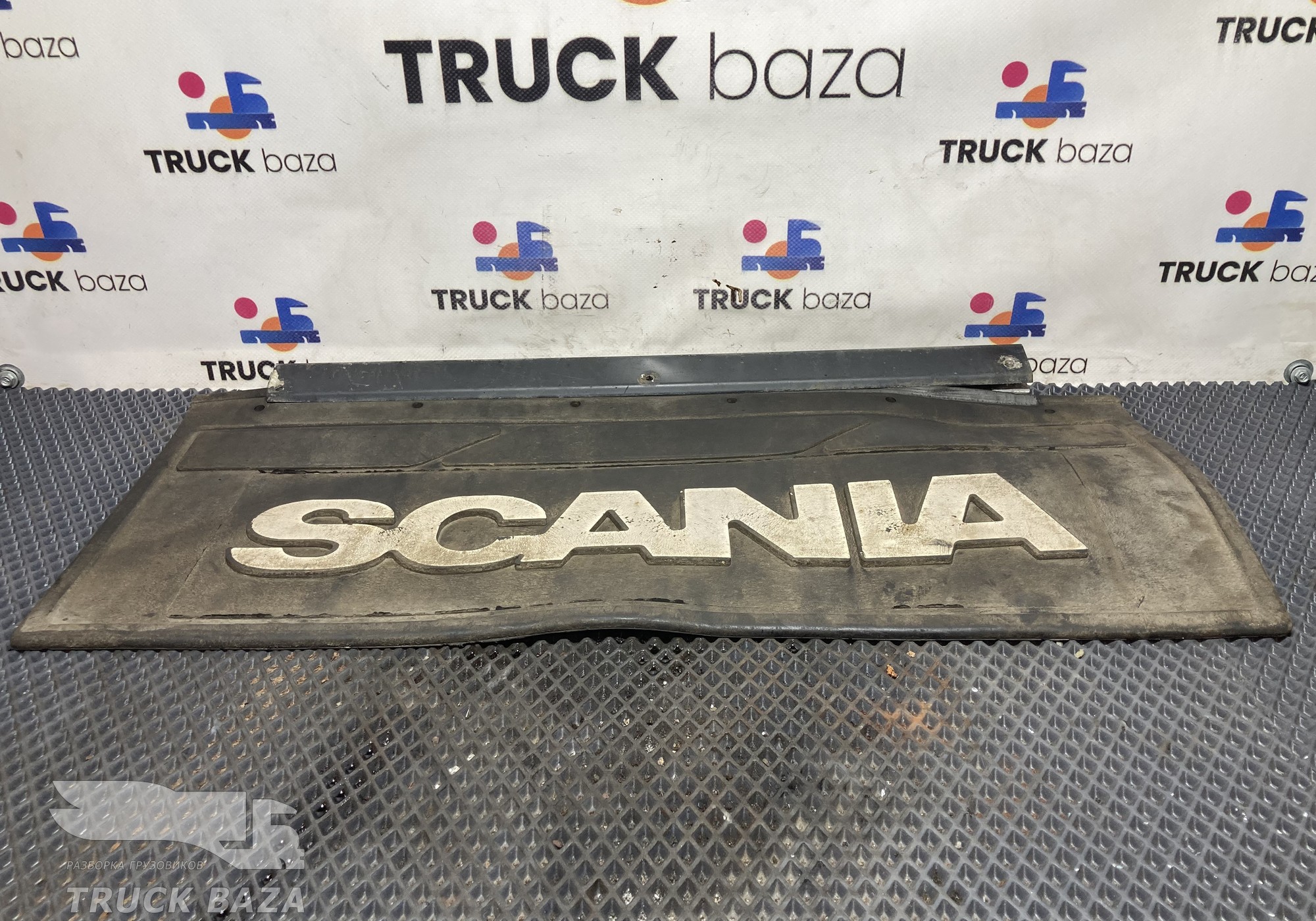 1947551 Брызговик заднего крыла