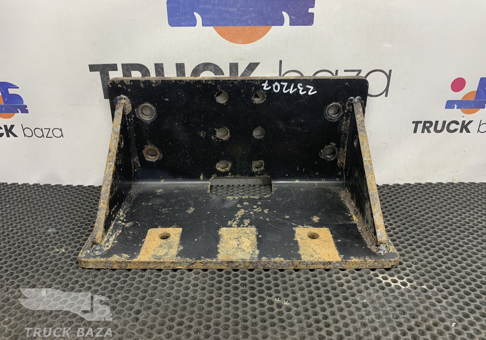 DZ95259263612 Кронштейн раздатки правый для Shacman