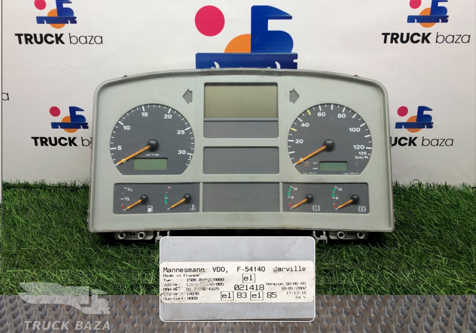 81272026125 Панель приборов