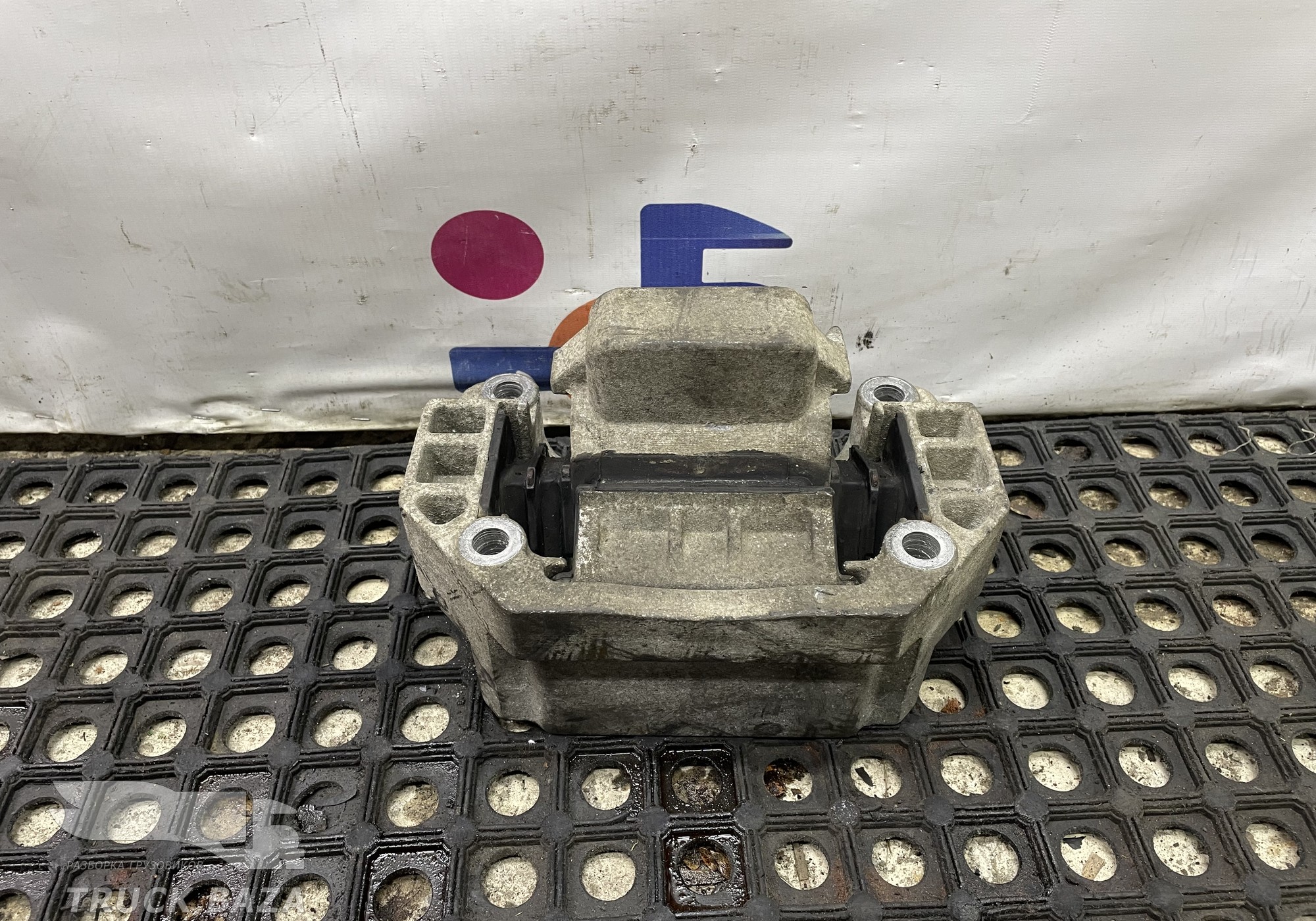 1921972 Подушка КПП