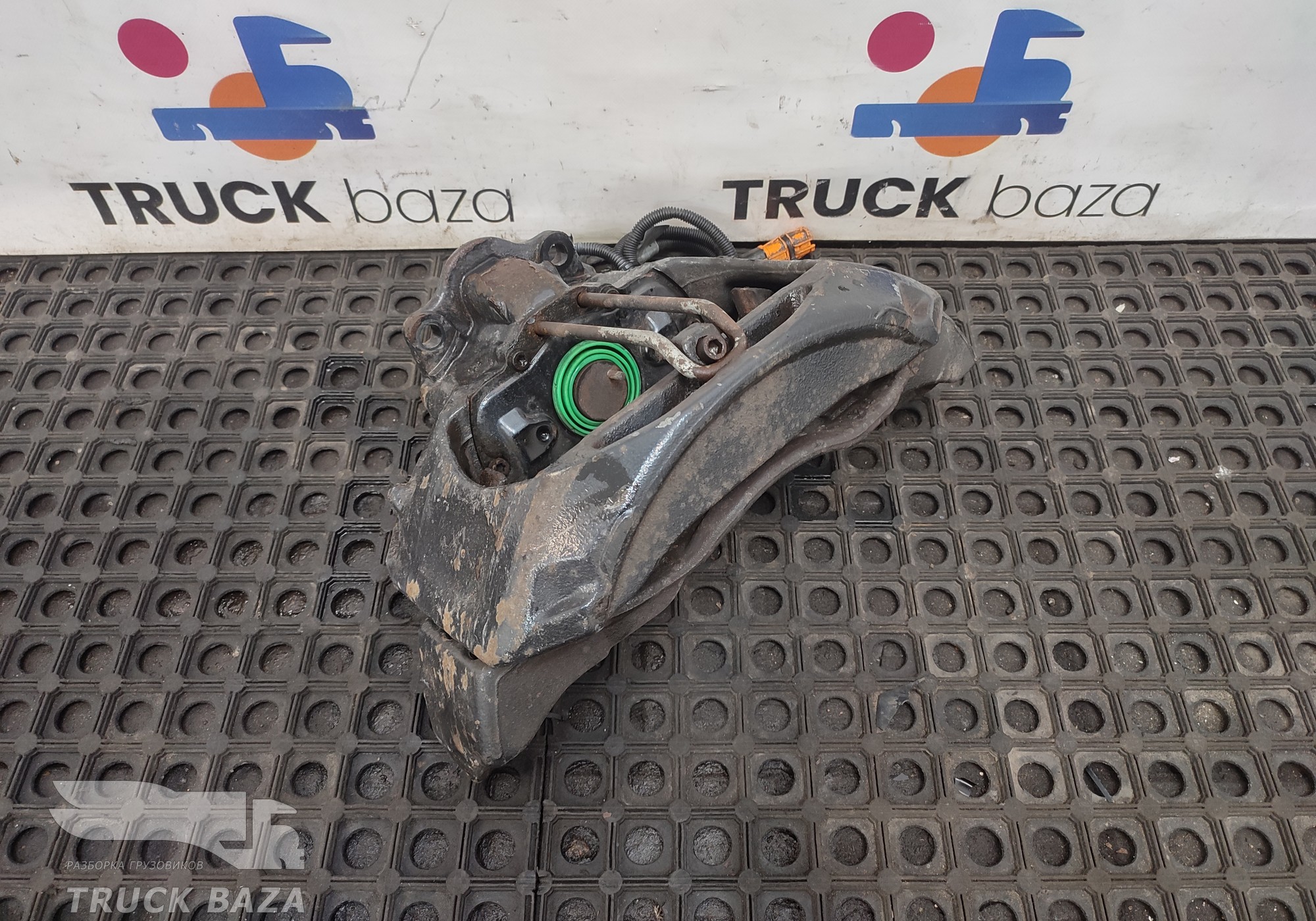 81508046636 Суппорт передний правый для Man TGX I (с 2007)