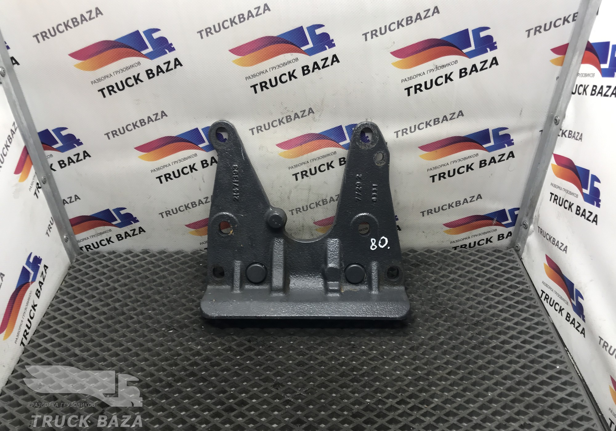 21471393 Кронштейн передней пневморессоры для Volvo