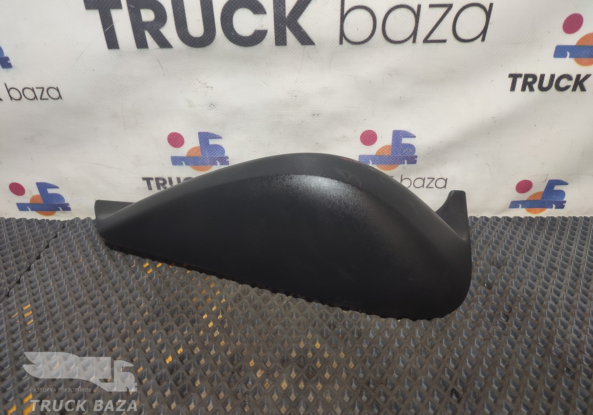 9608112307 Накладка зеркала бокового правого для КАМАЗ 54901