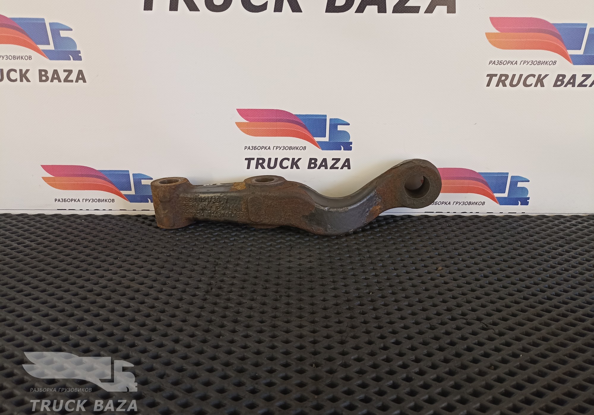 81467010374 Сошка кулака поворотного правого для Man TGA