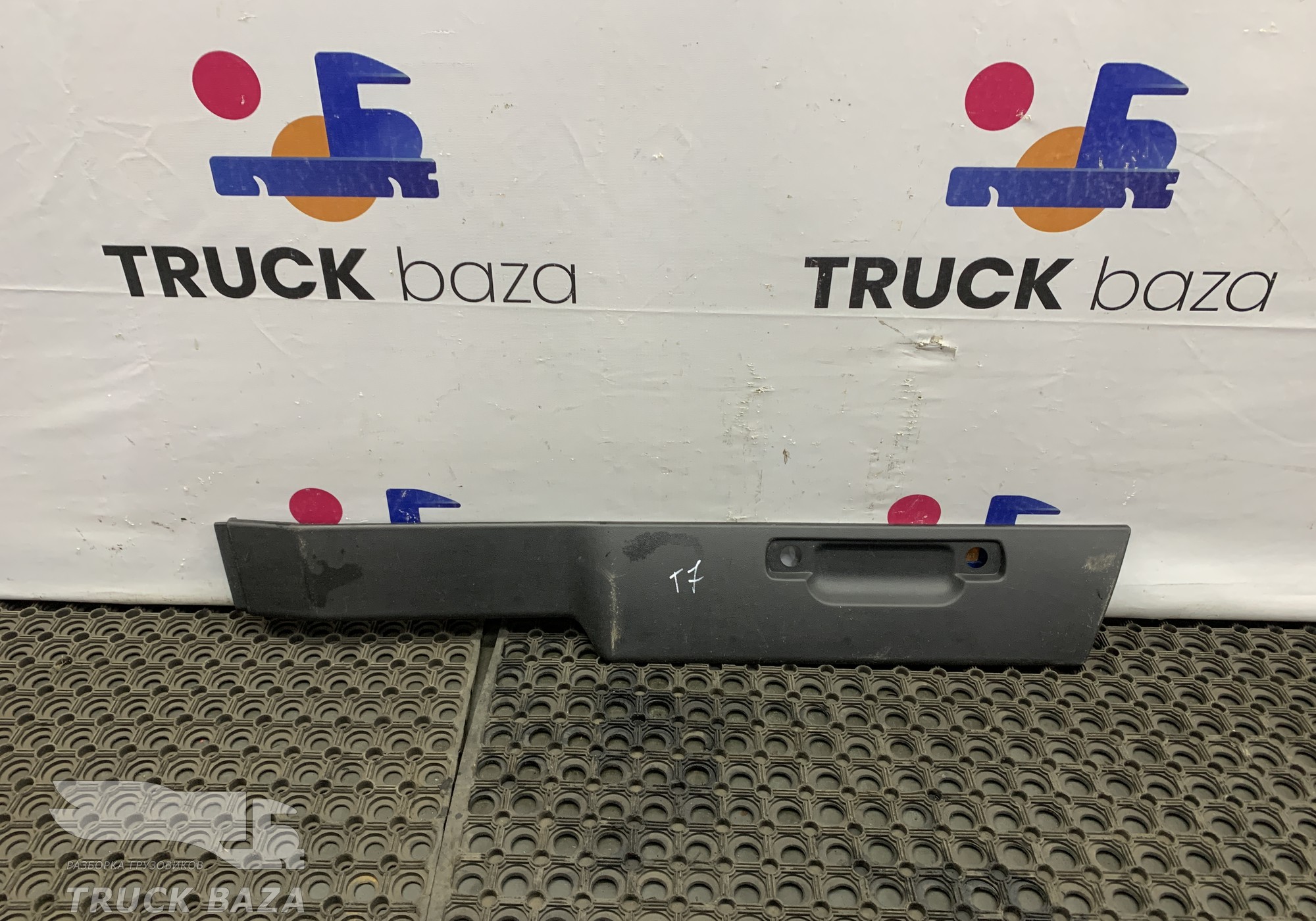 810W629300158 Накладка потолка правая для Sinotruk Sitrak C7H