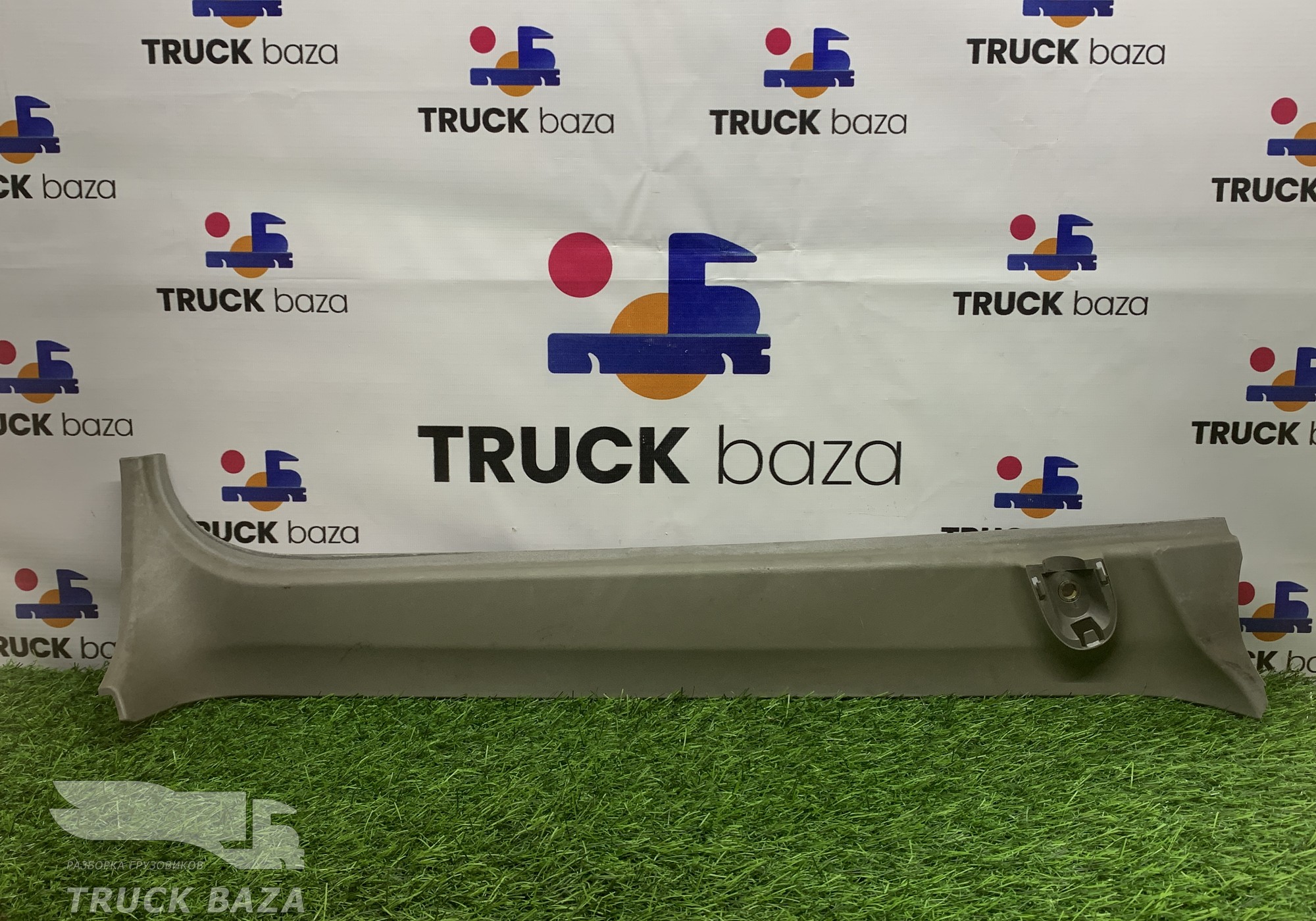 1690140 Накладка стойки лобового стекла правая для Daf XF105 (с 2005)