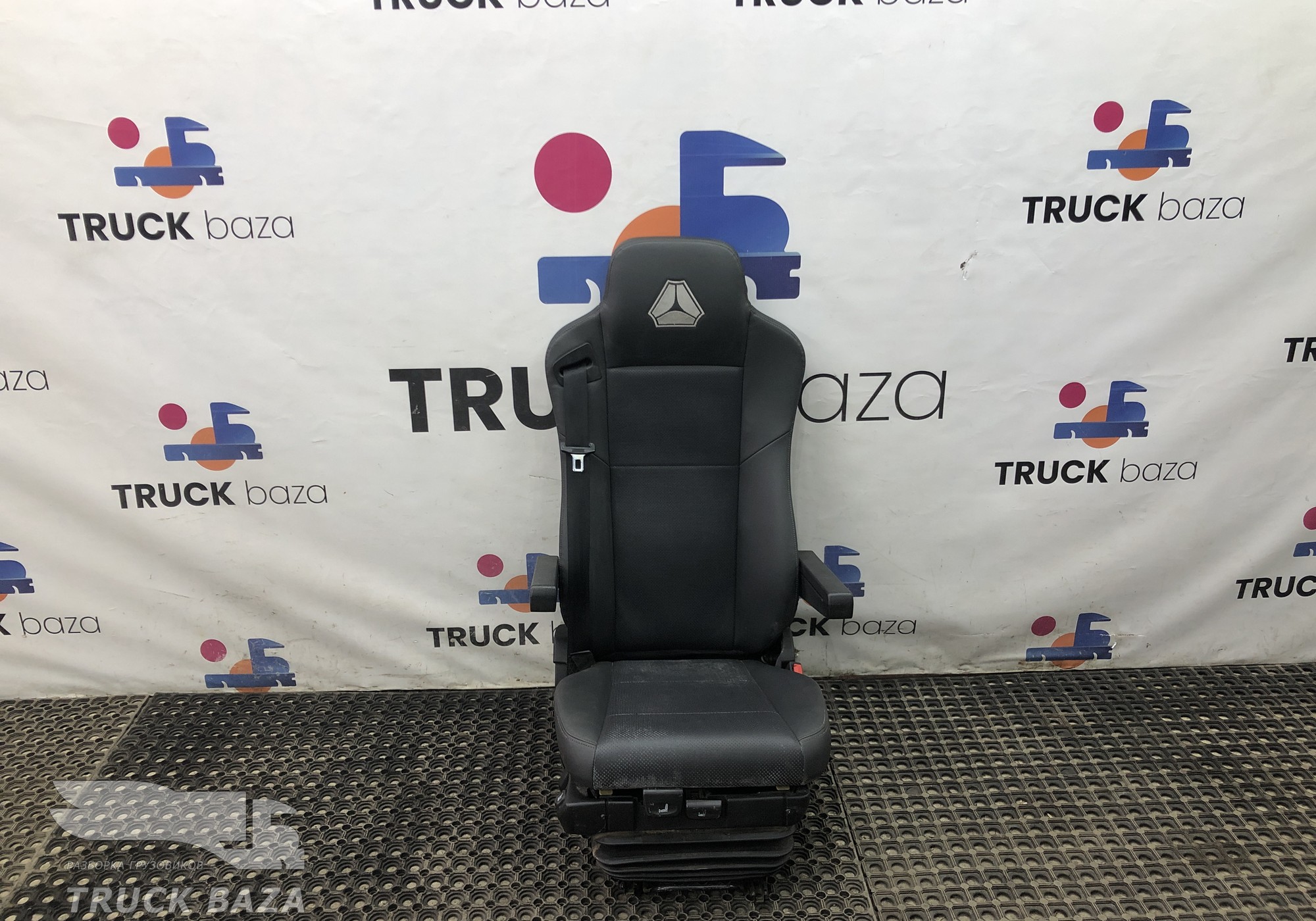 WG1662511179 Сиденье пассажирское пневматическое для Sinotruk Sitrak C7H