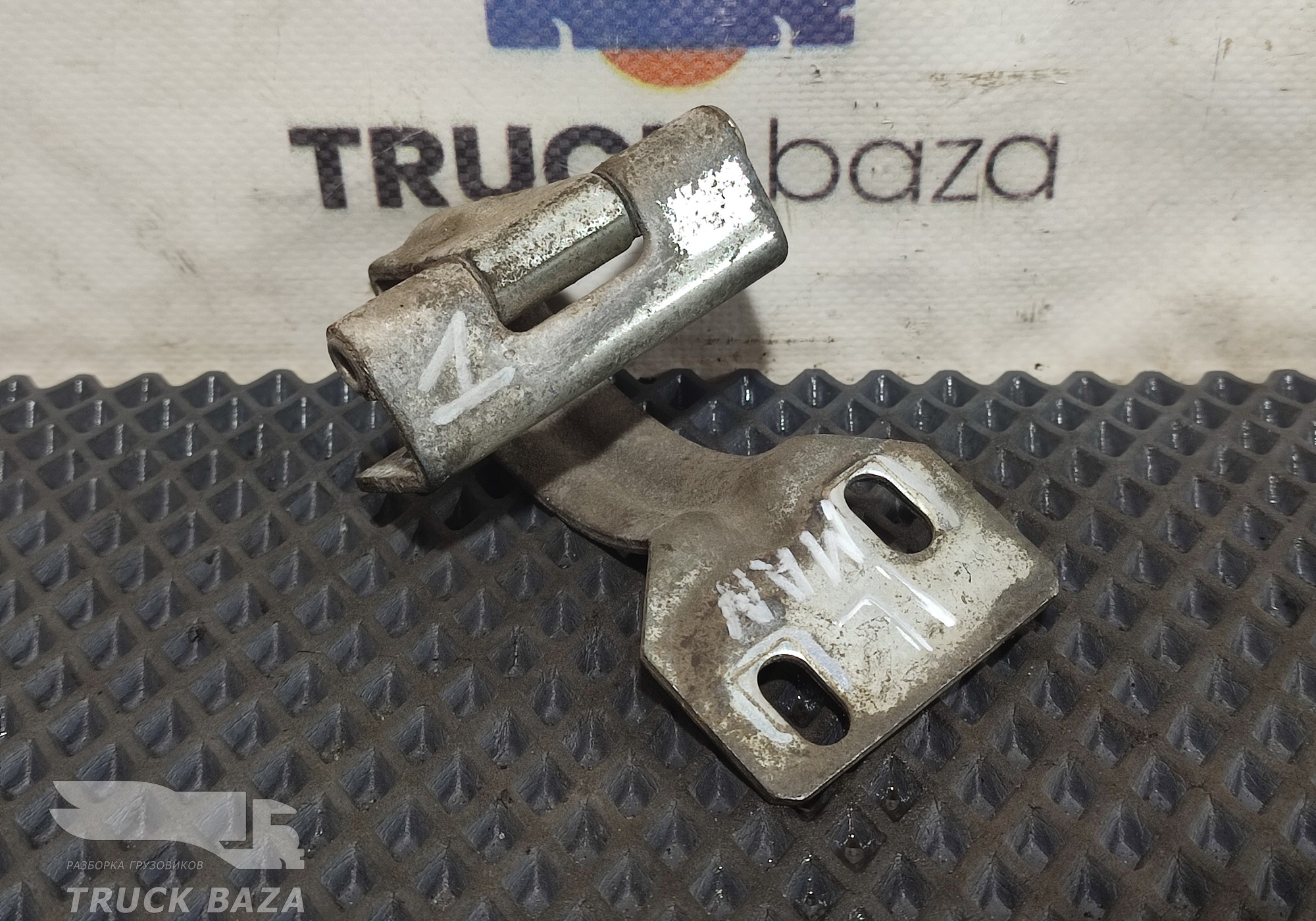 81972010332 Петля крышки инструментального ящика