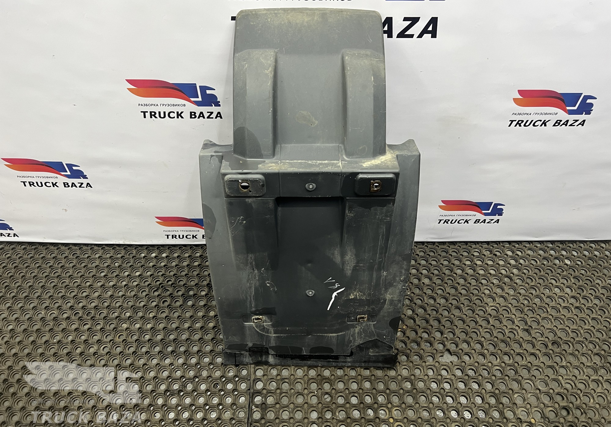 82637695 Крыло переднее задняя часть