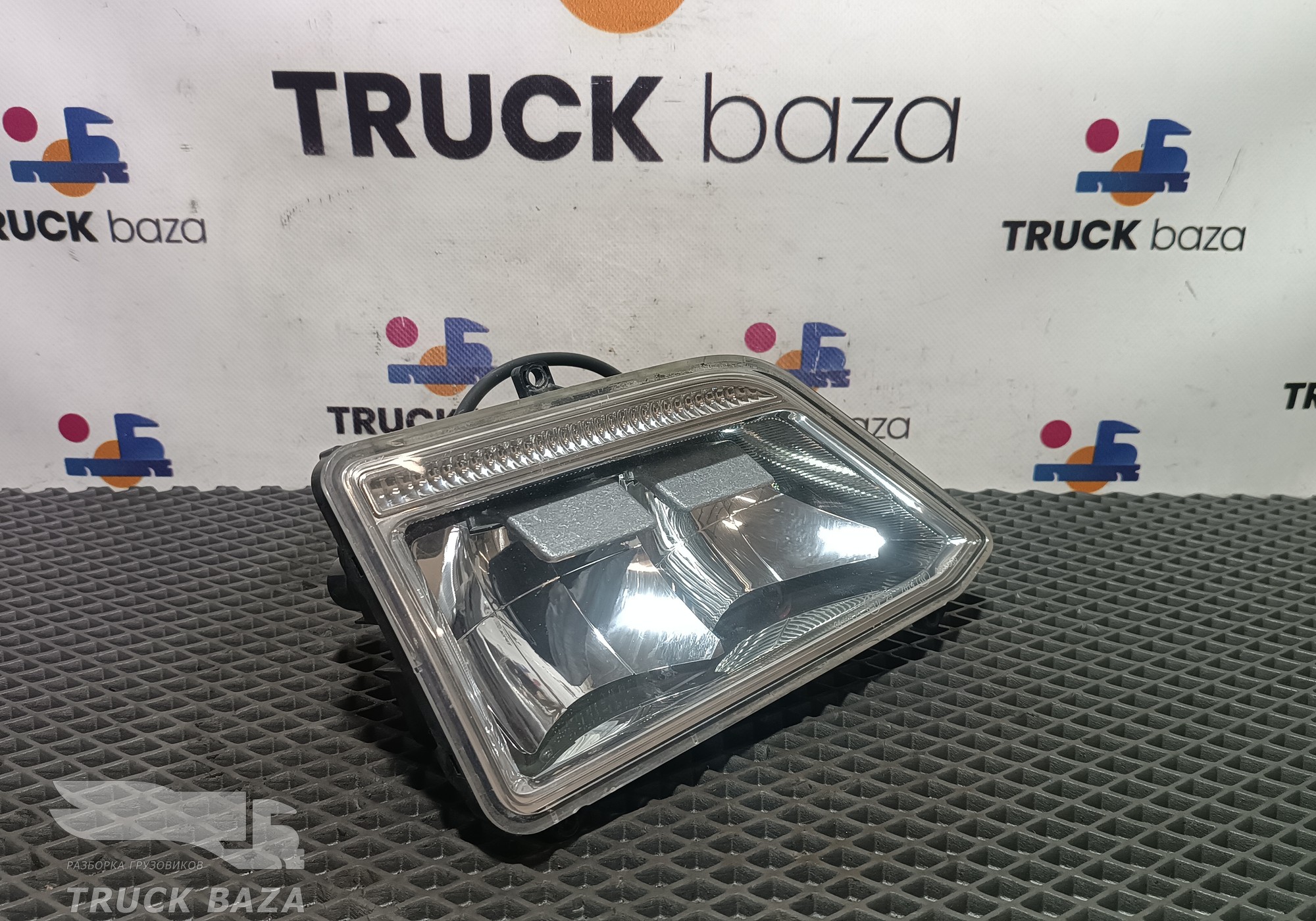 2535367 Фара противотуманная верхняя правая для Scania 6-series R (с 2016)