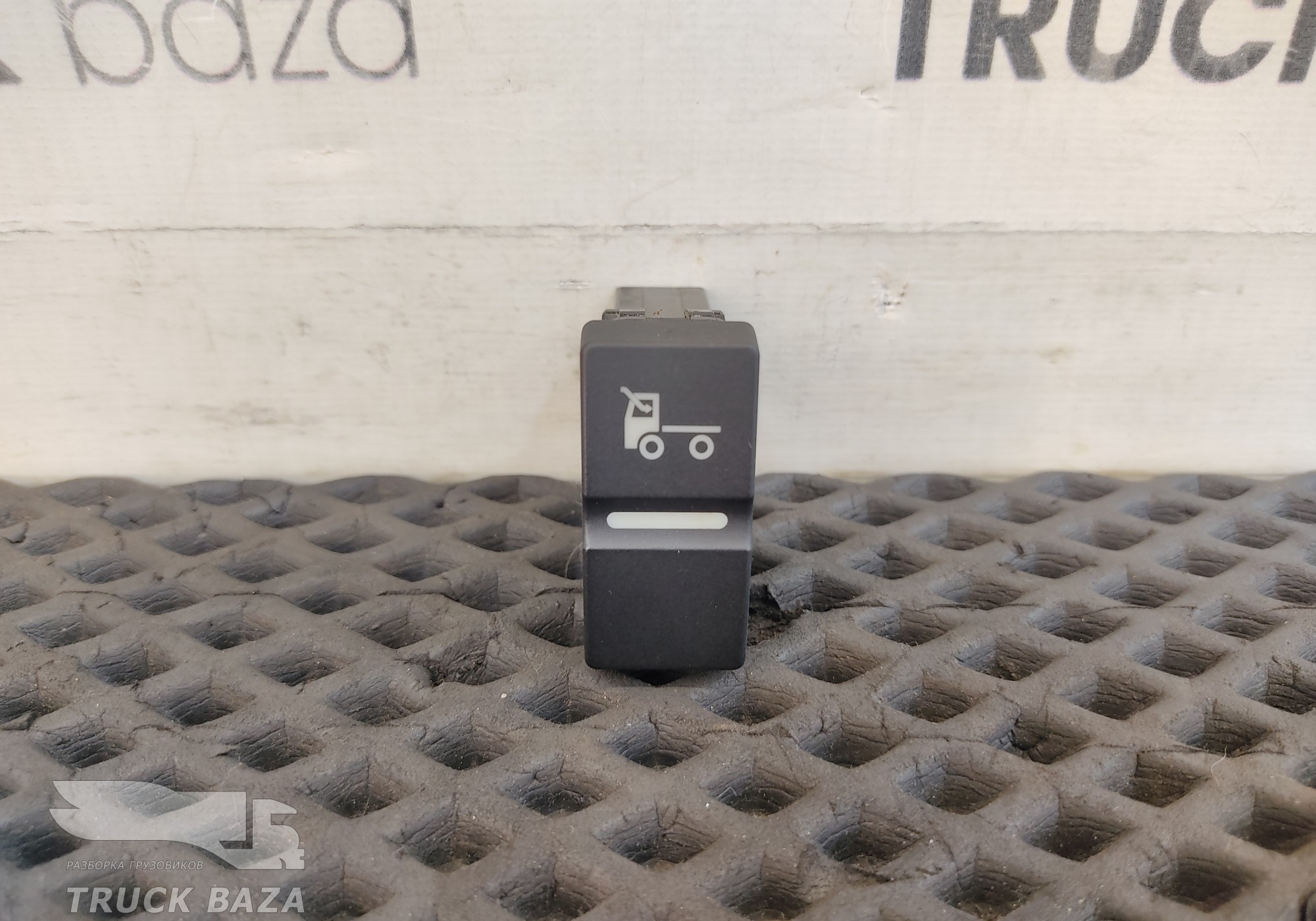 81255030318 Кнопка люка для Man TGX II (с 2012)