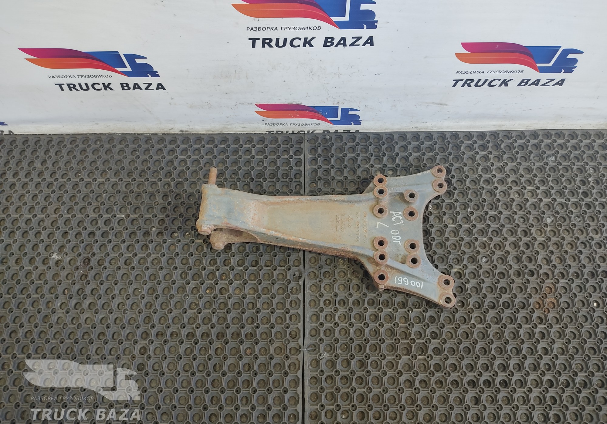 A9423250109 Кронштейн тяги реактивной для Mercedes-Benz Axor
