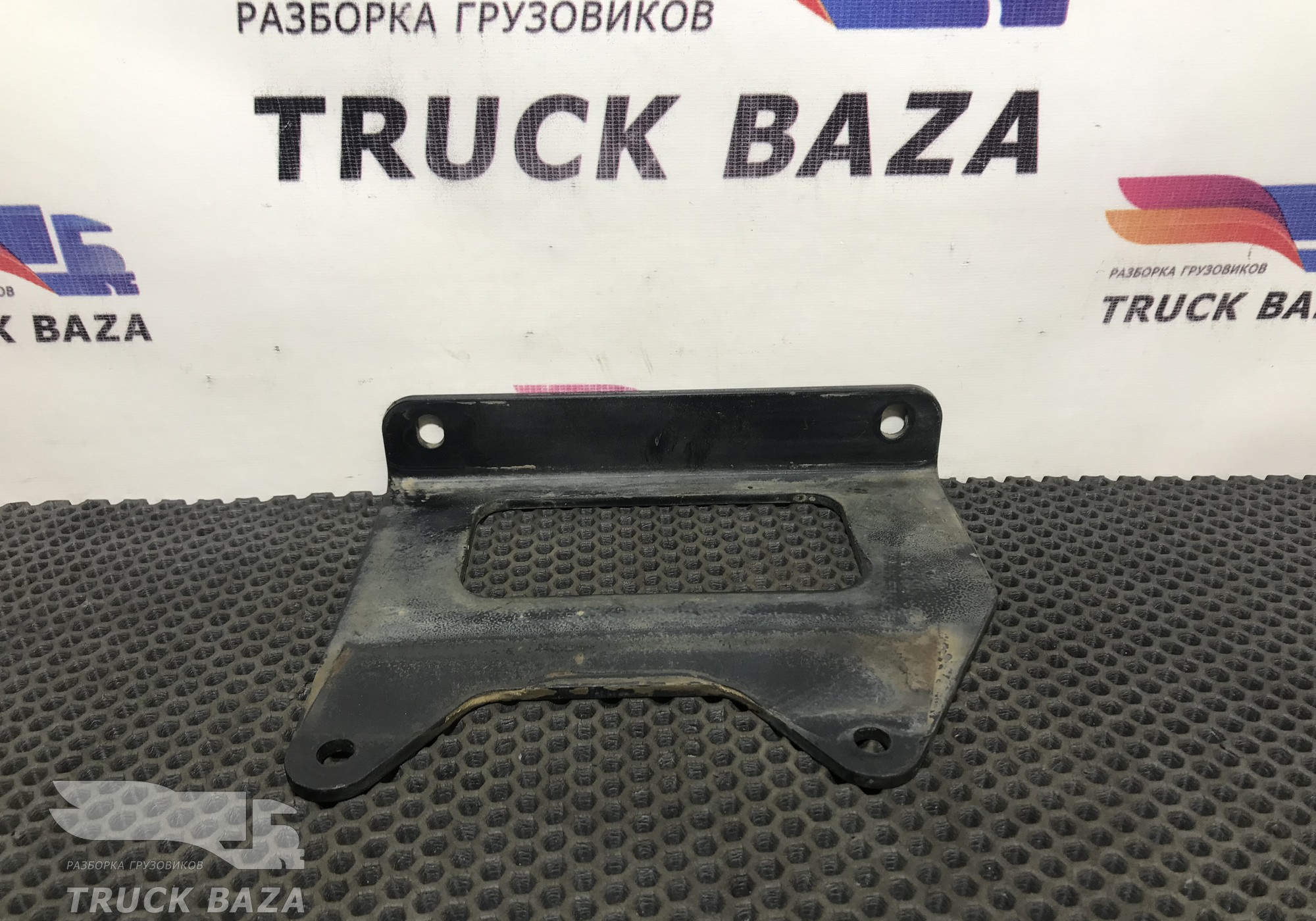 81192200932 Кронштейн защиты двигателя для Man TGX II (с 2012)