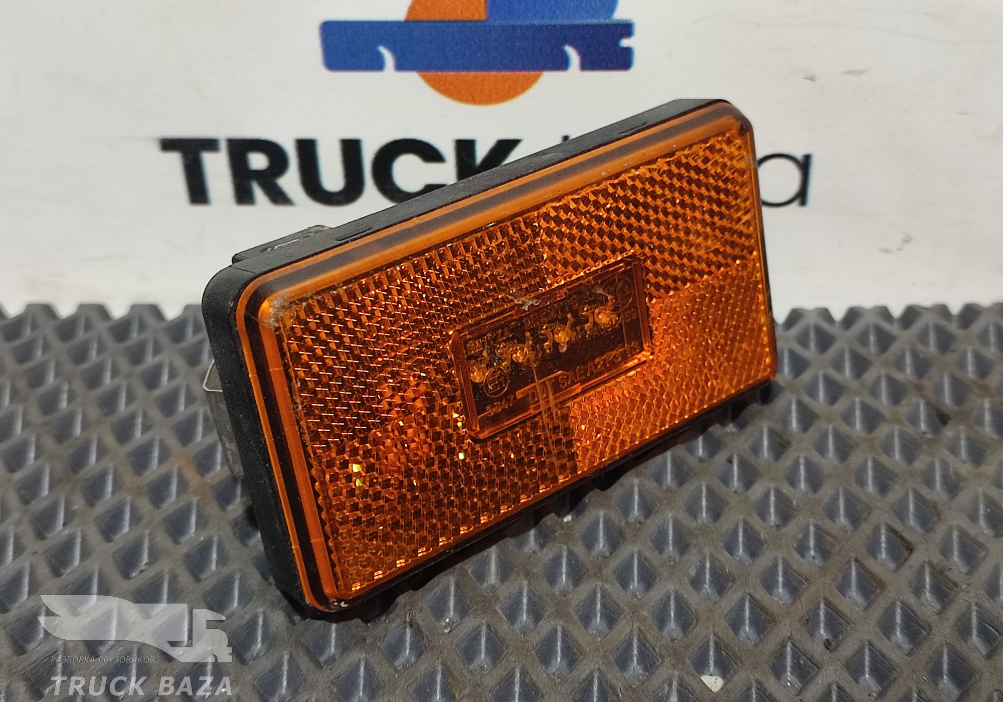 2052119 Габарит боковой