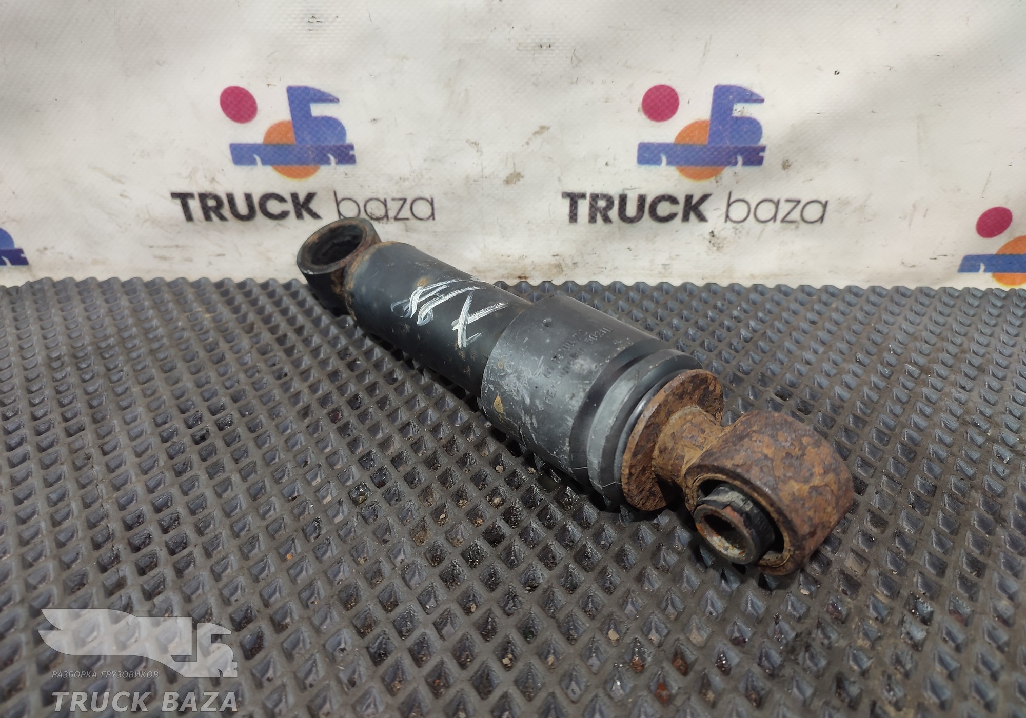 1436055 Амортизатор кабины горизонтальный