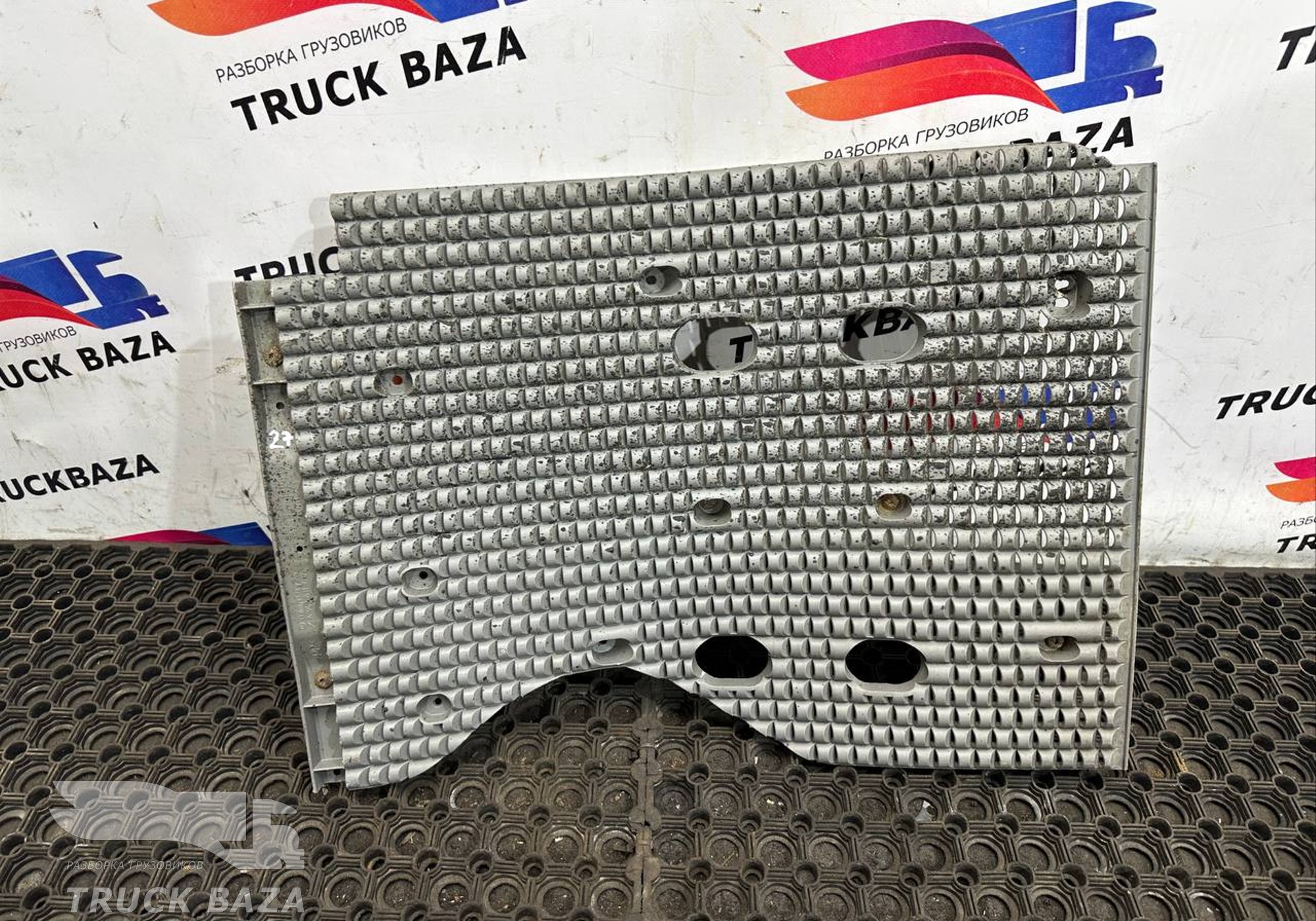 9438811005 Брызговик передний левый для Mercedes-Benz Actros MP3 (с 2008)
