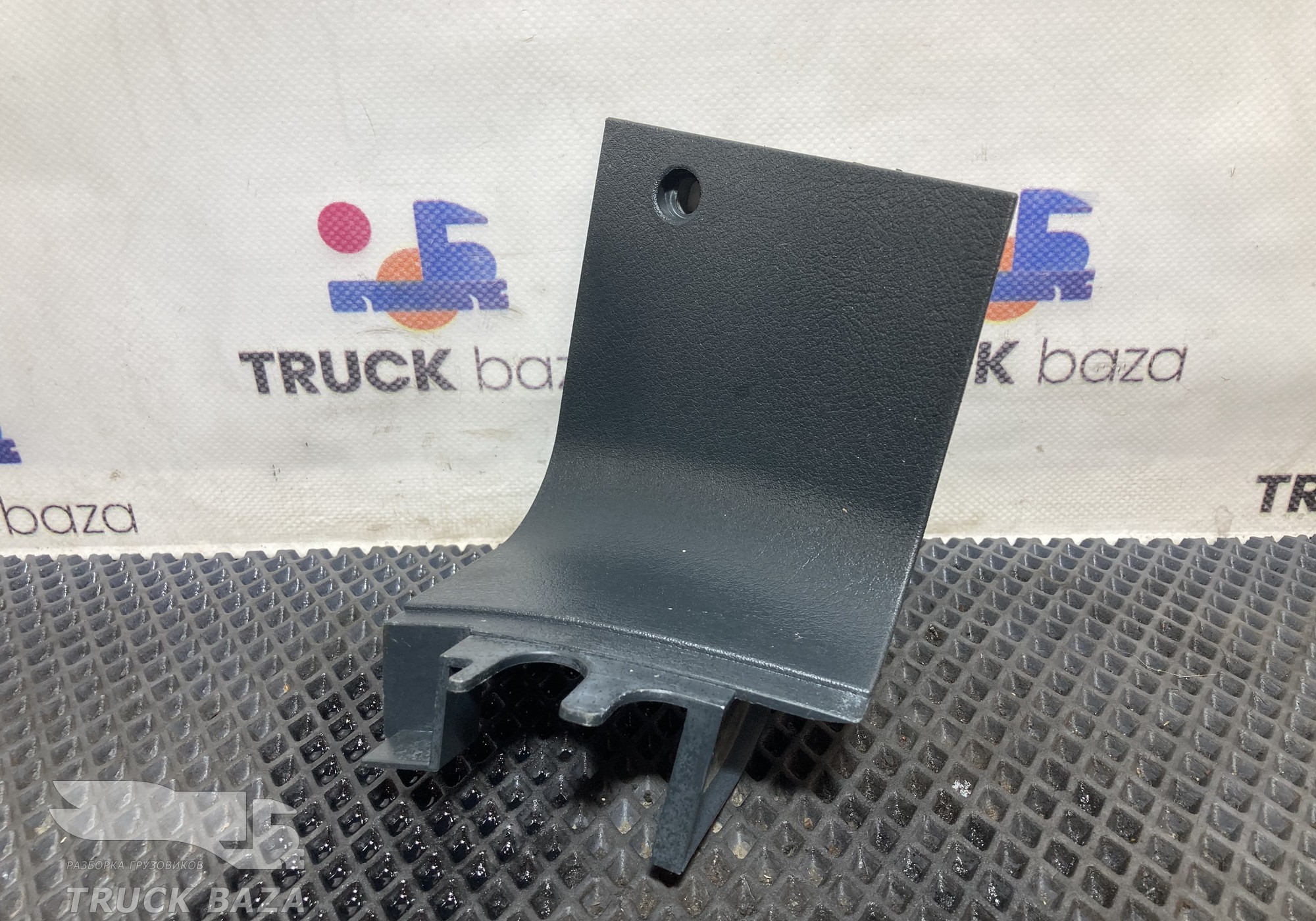 81629300184 Накладка салона левая