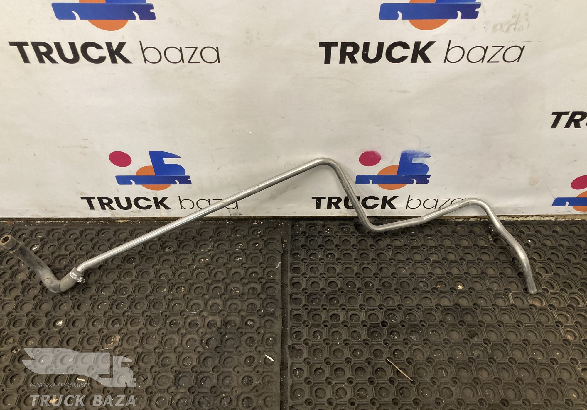 81619600739 Трубка отопителя