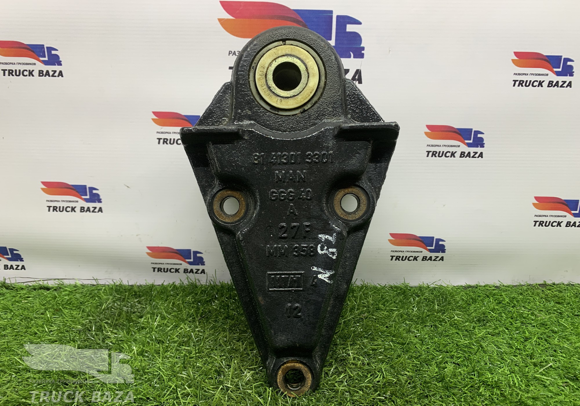 81413013301 Кронштейн передней рессоры