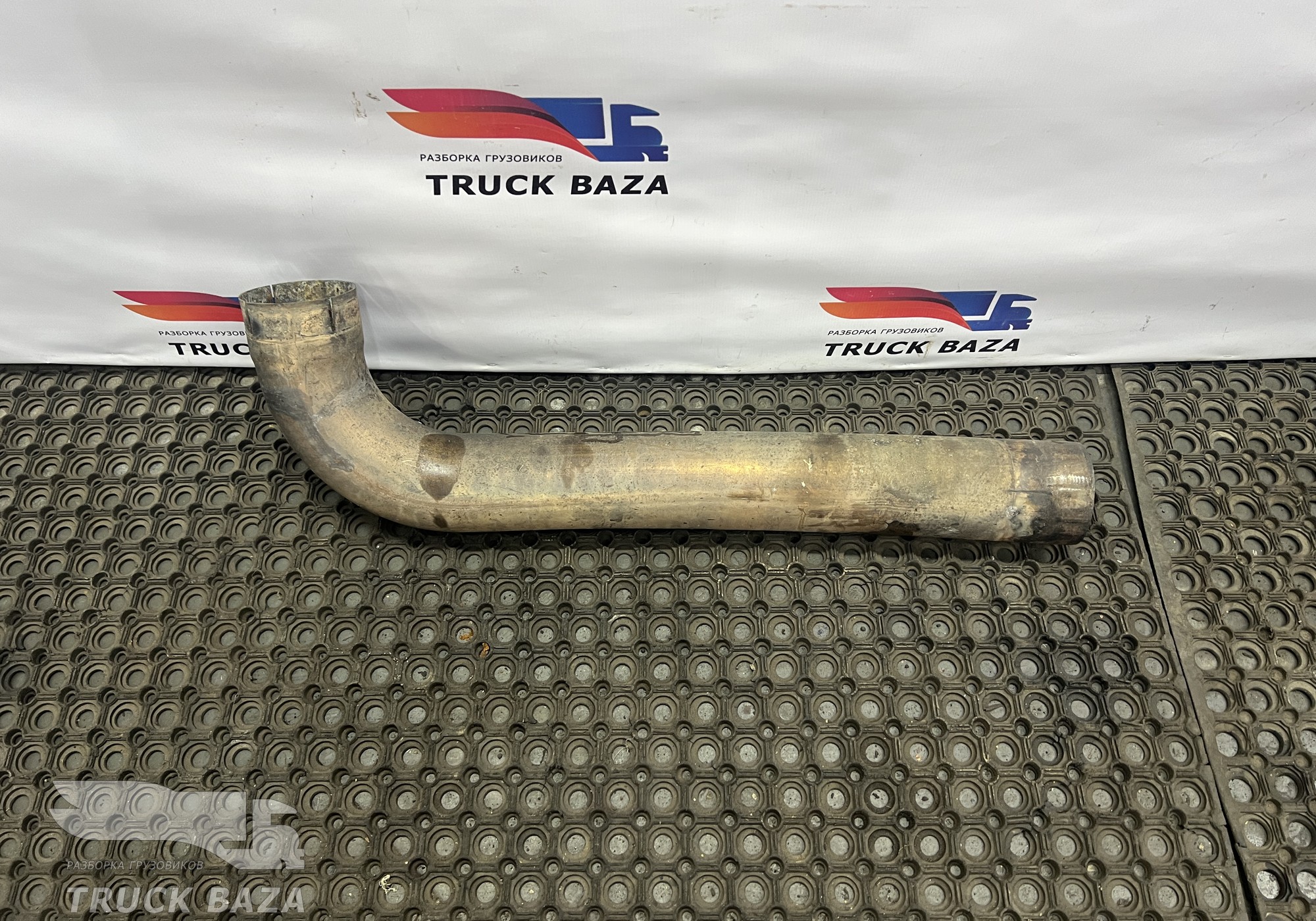 81152040712 Труба глушителя