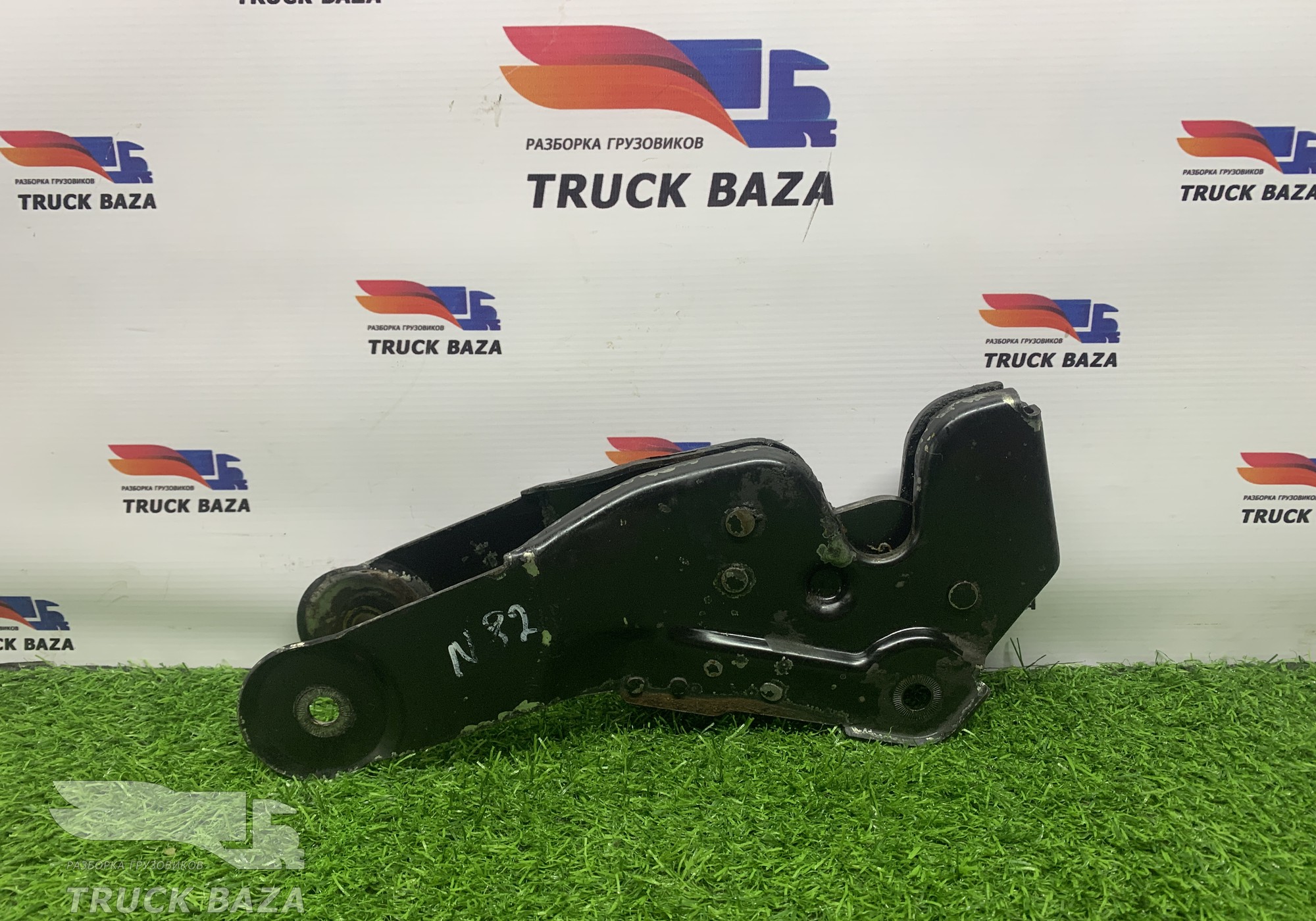 81618516030 Замок кабины