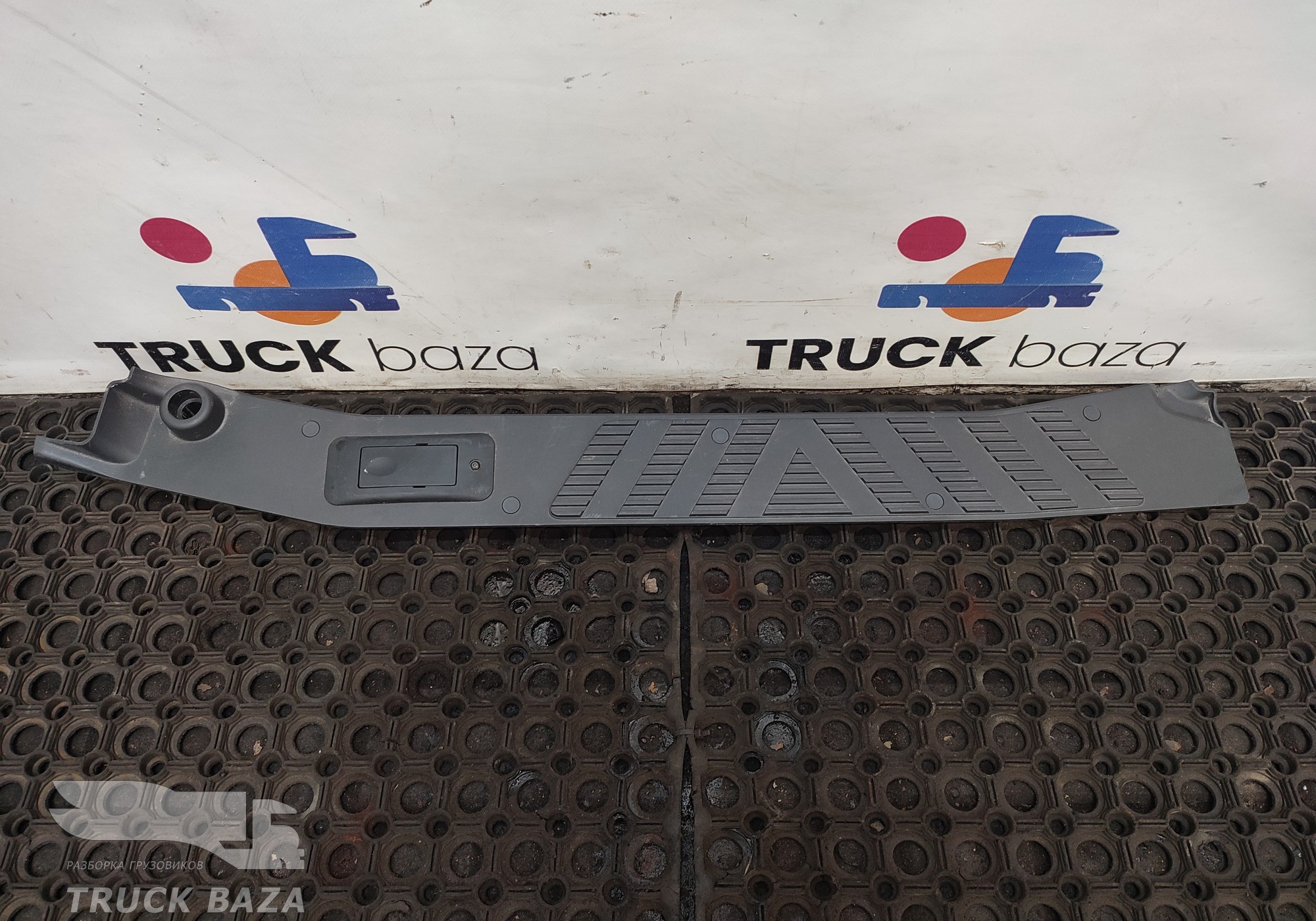 9606844121 Накладка порога левая для Mercedes-Benz Actros New Actros MP4 (с 2011)