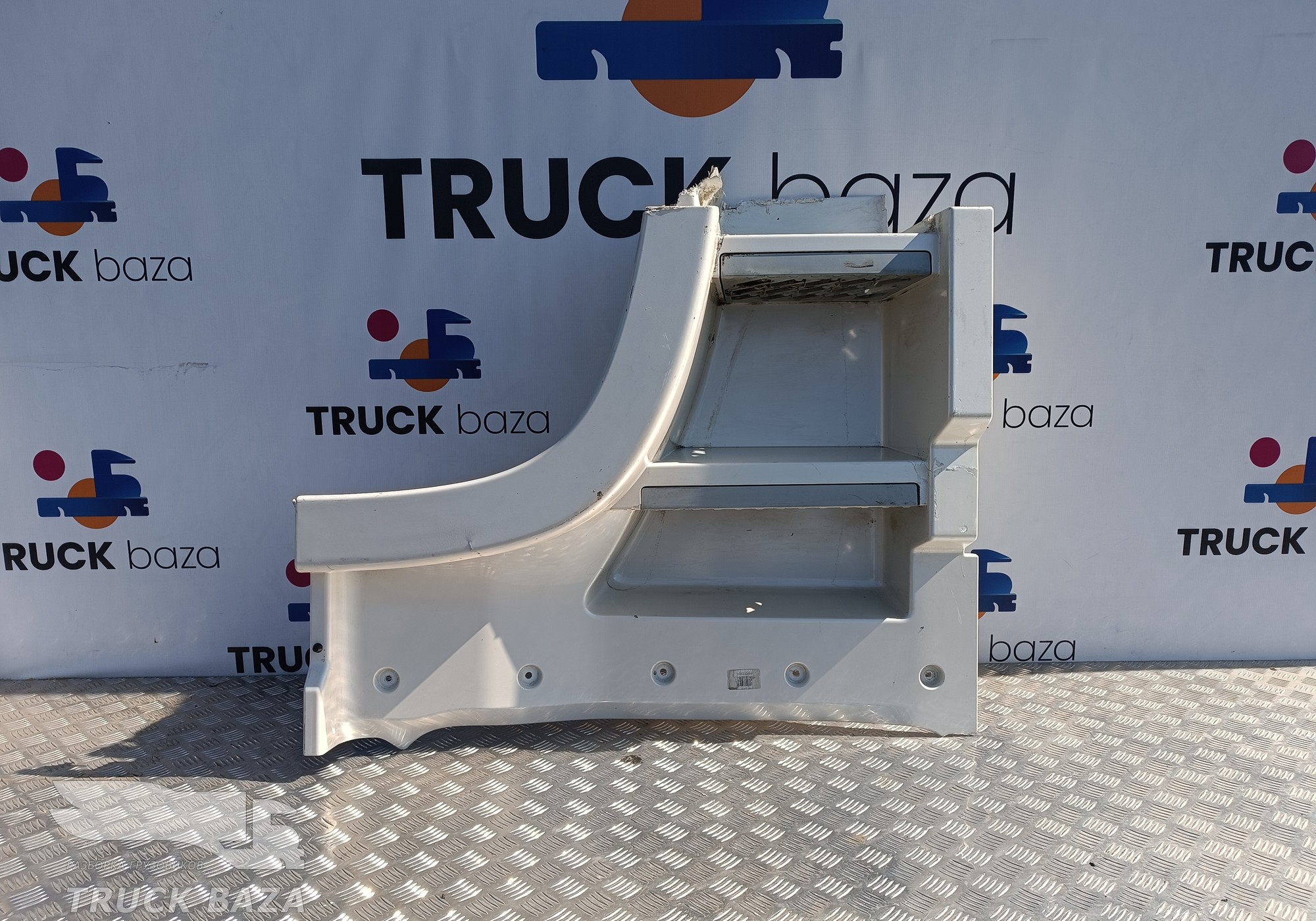 Корпус подножек левый для DongFeng GX DFH4180