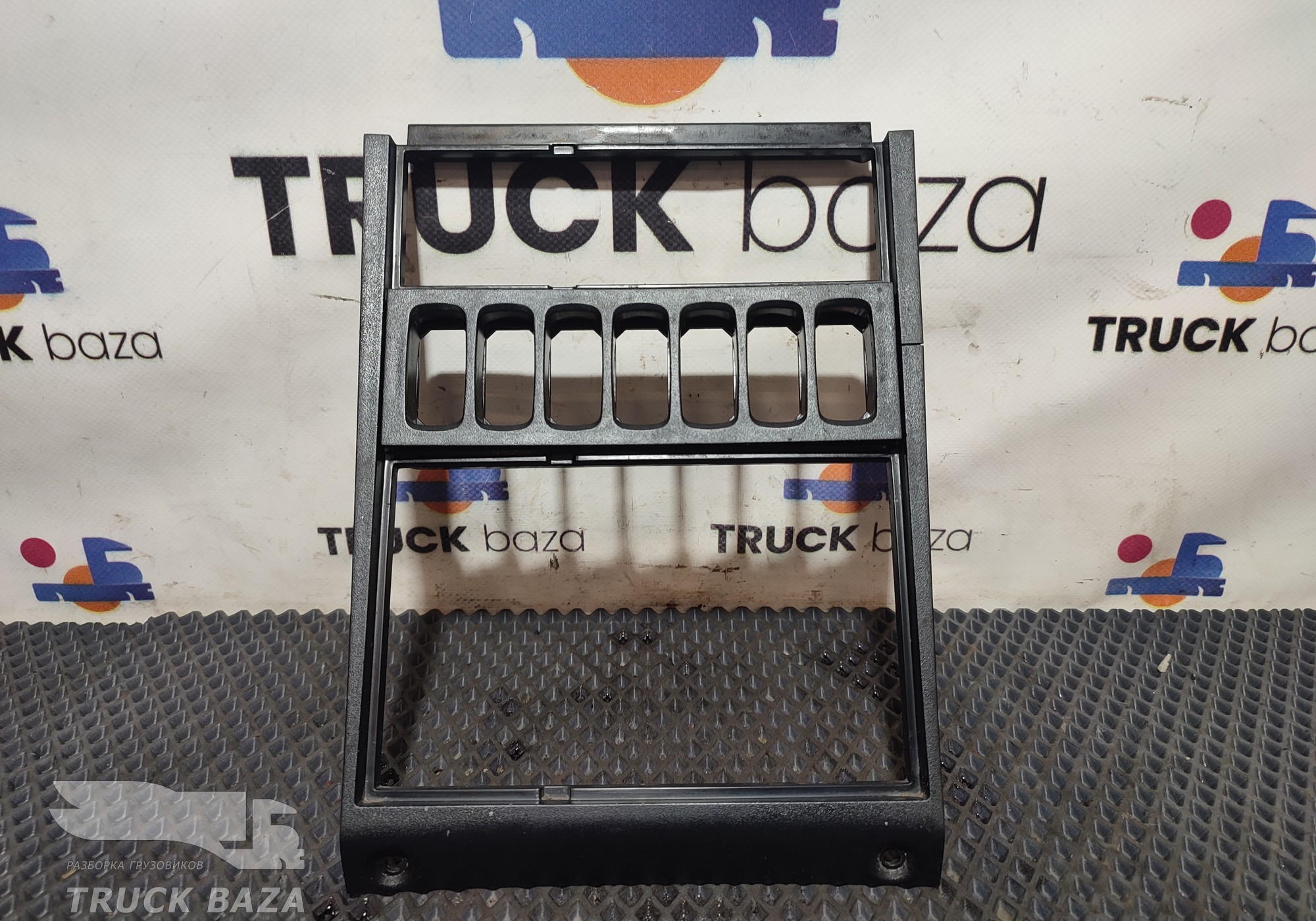 1425835 Рамка монтажной панели