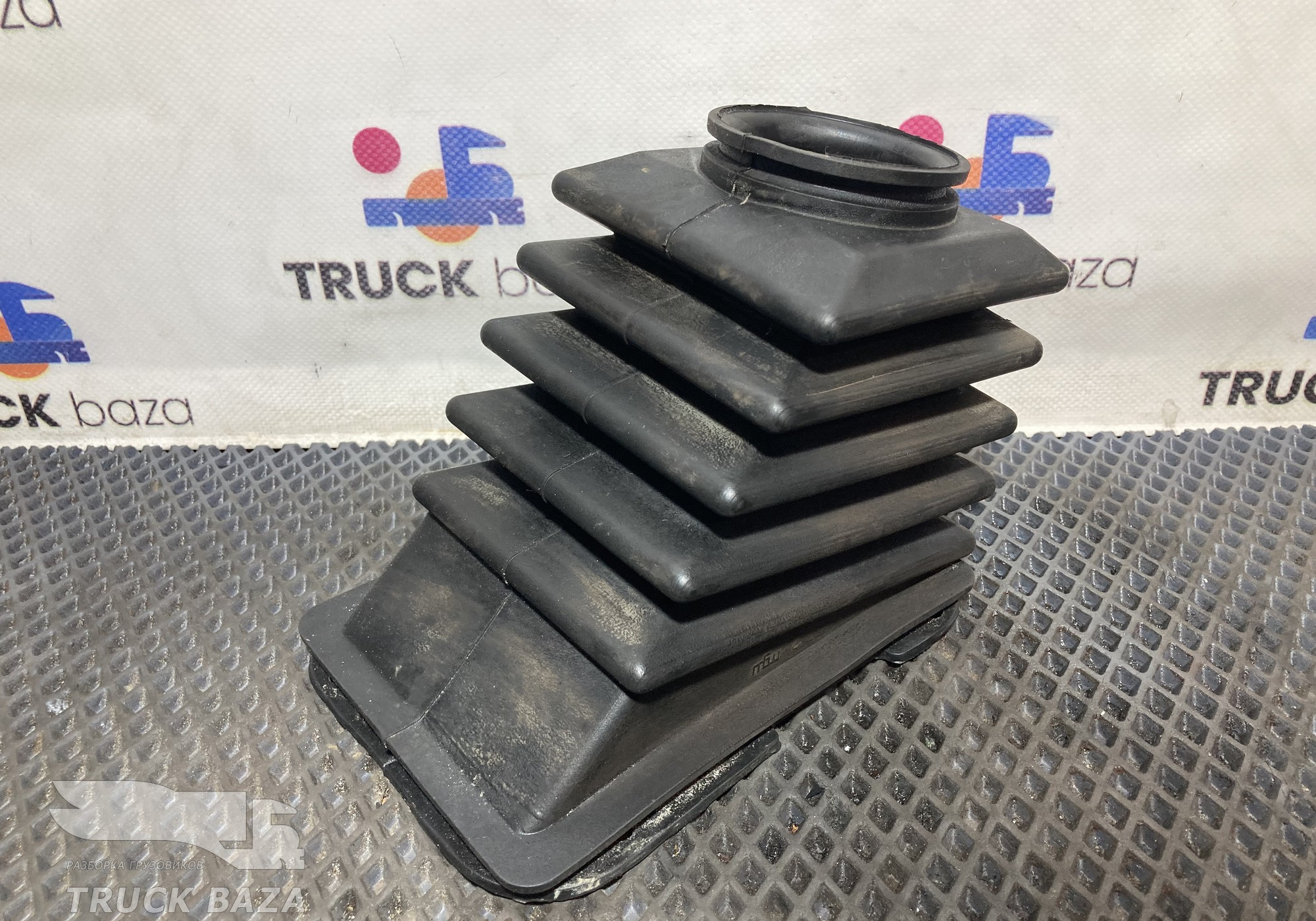 1306211 Кожух рулевого кардана