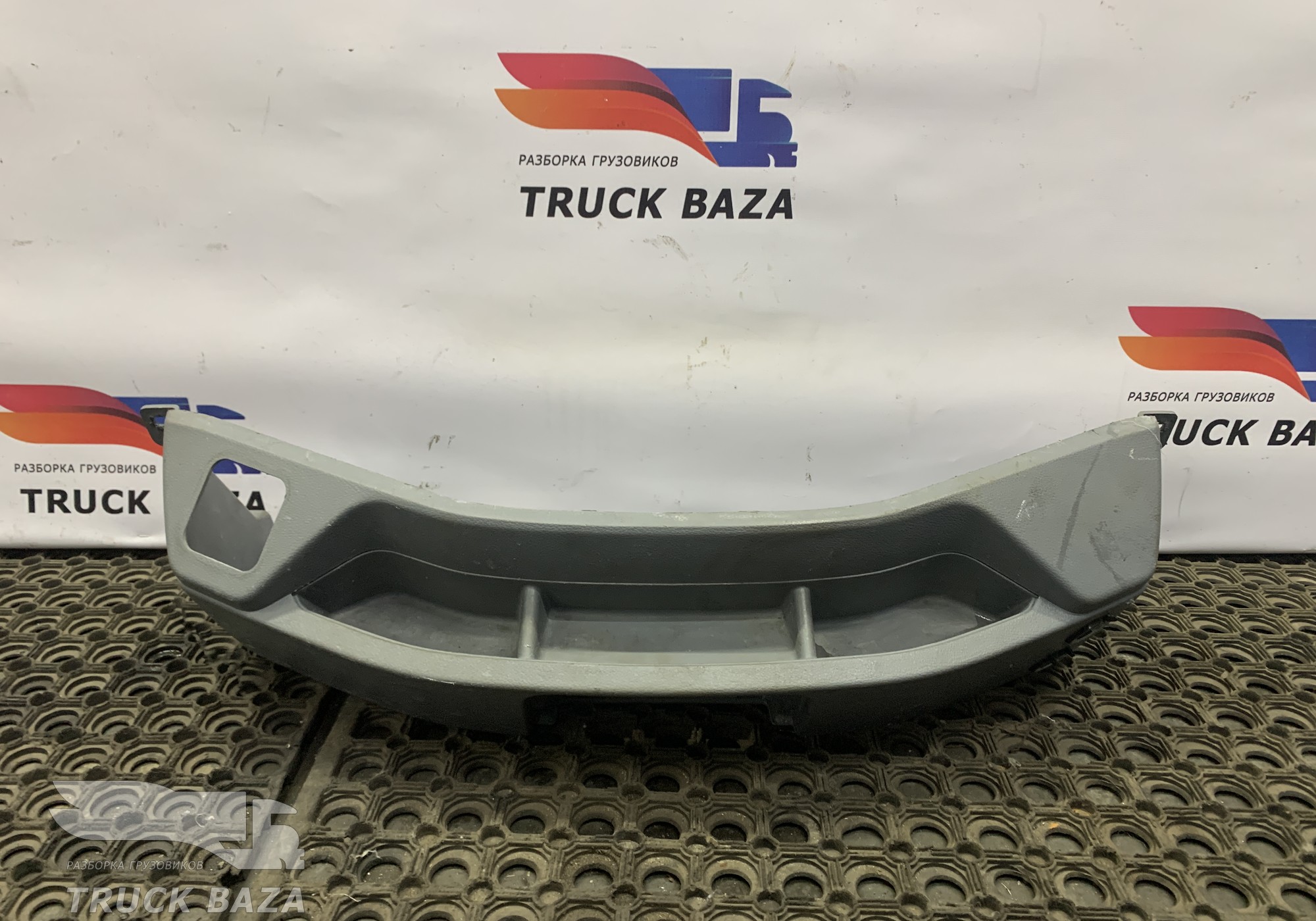 A9406800680 Накладка на торпедо средняя часть