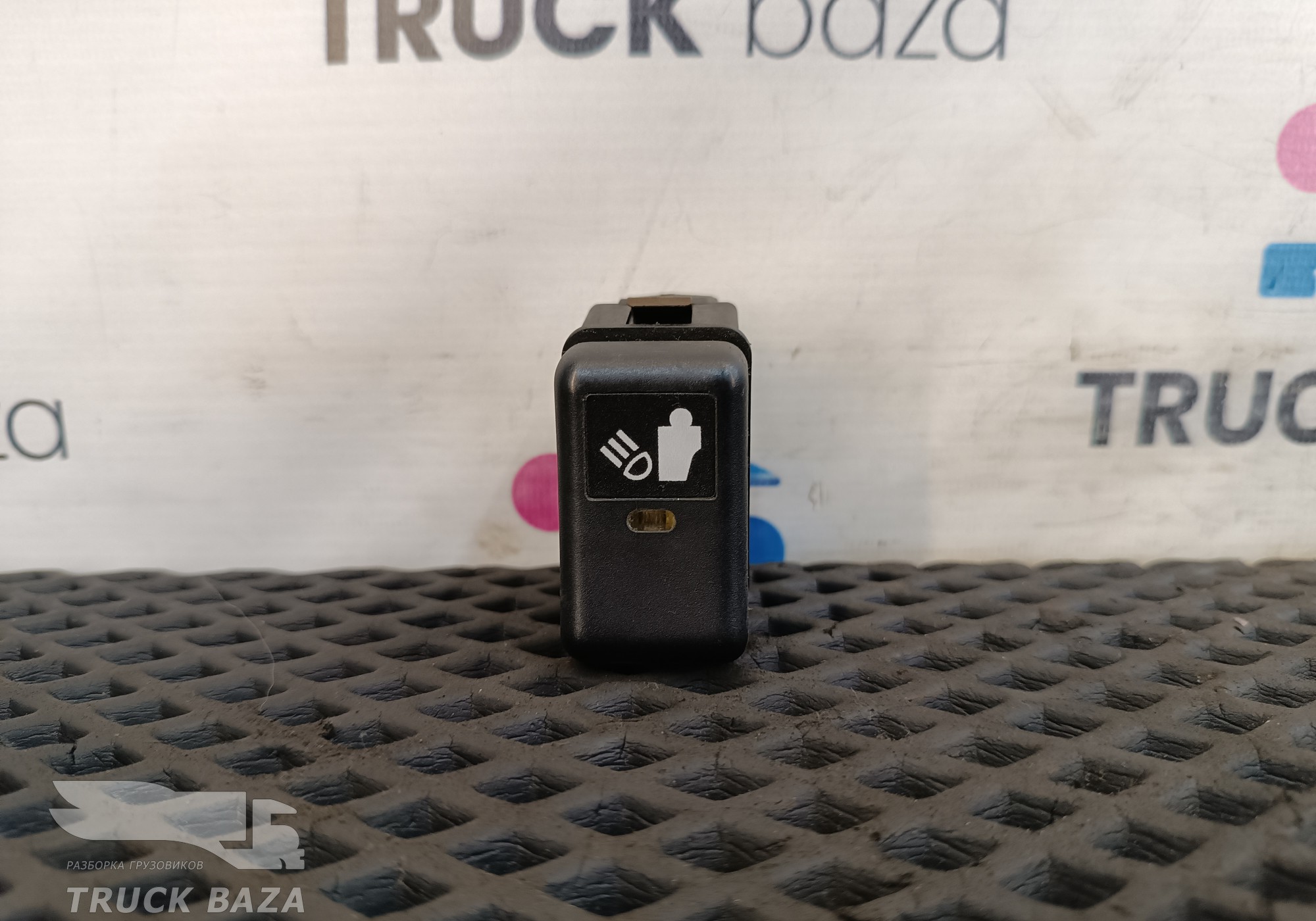 8157751 Кнопка включения маяков для Volvo
