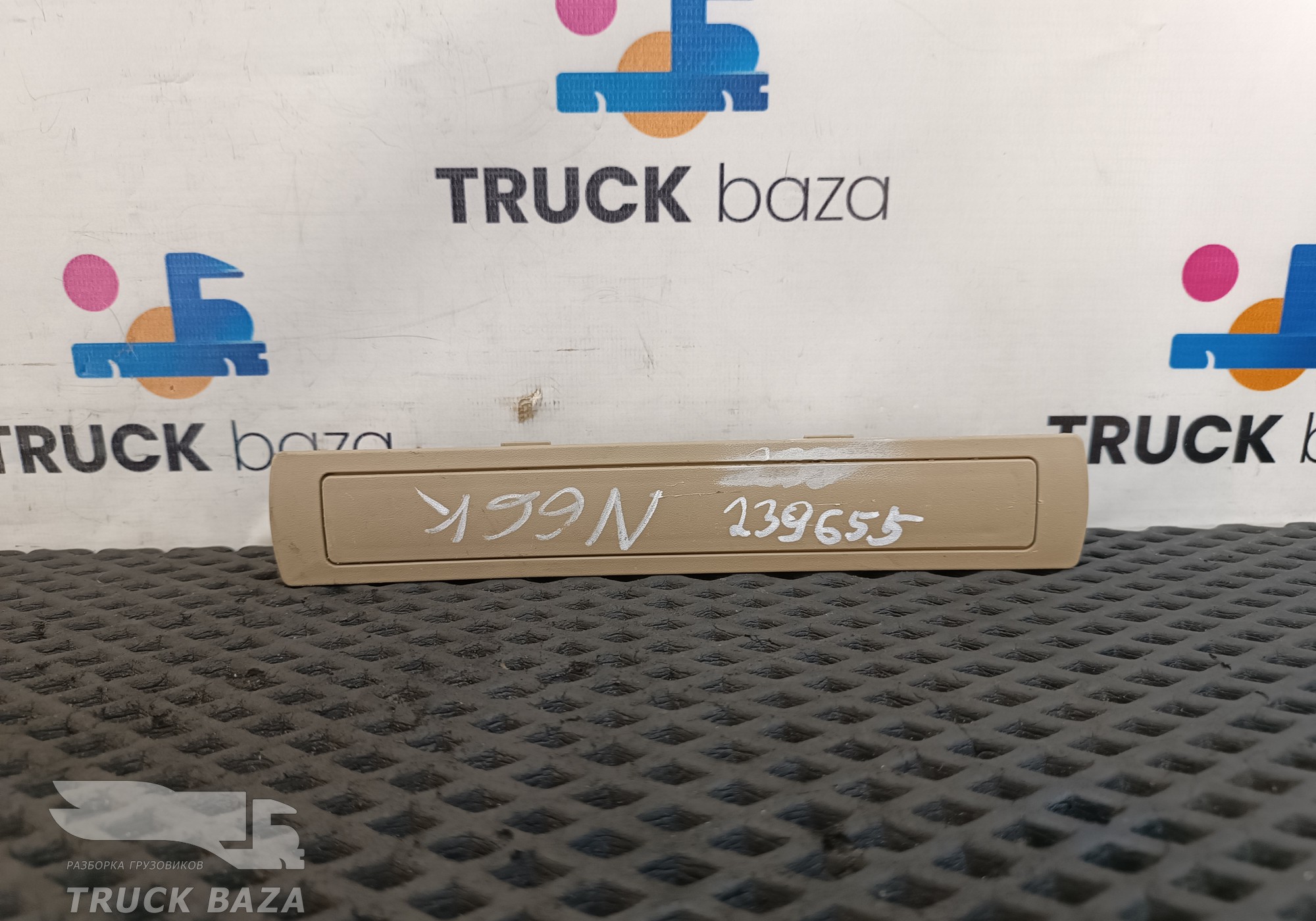 81619500438 Заглушка задней стенки для Man TGS II (с 2012)