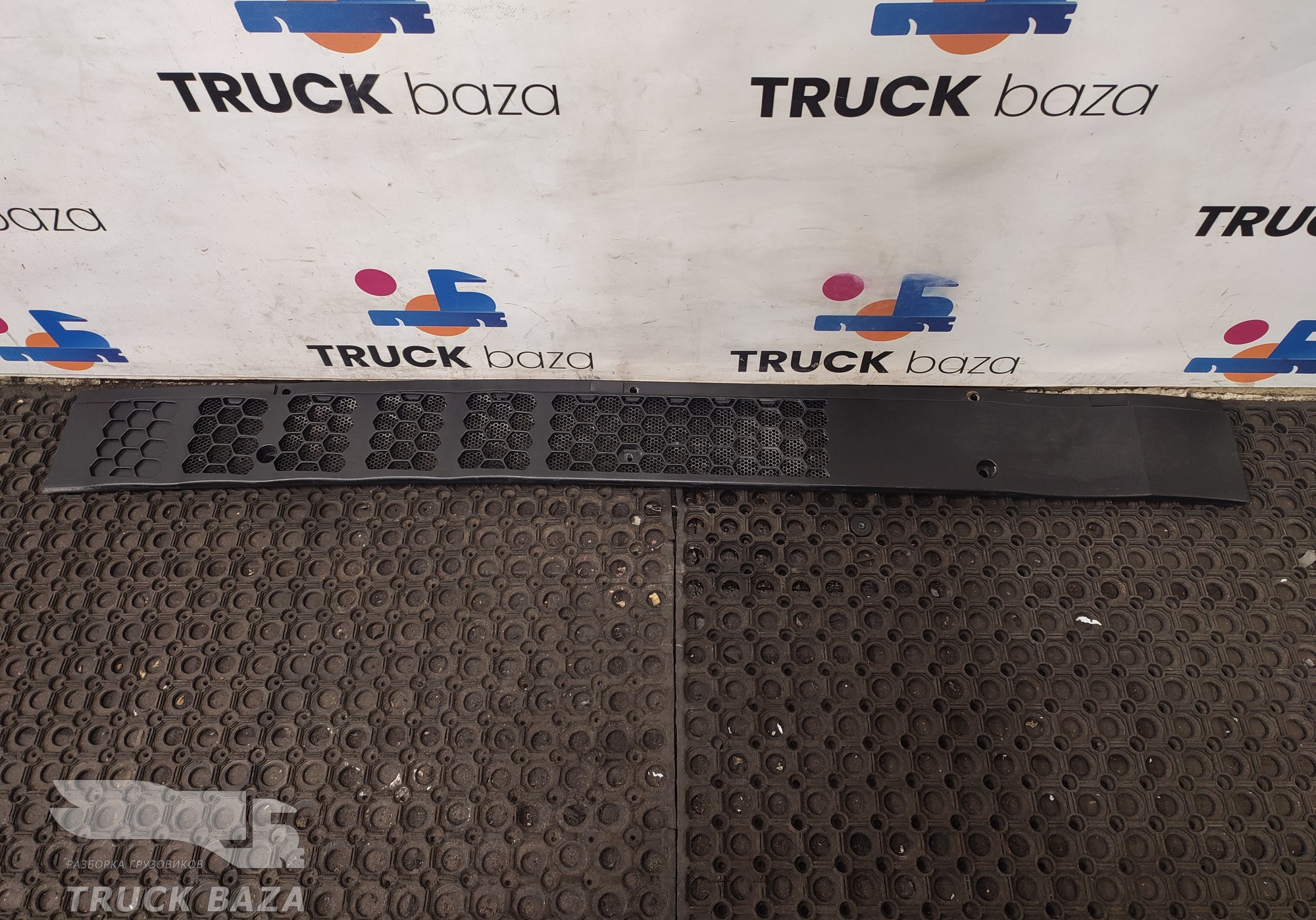 81082015939 Накладка воздухозаборника