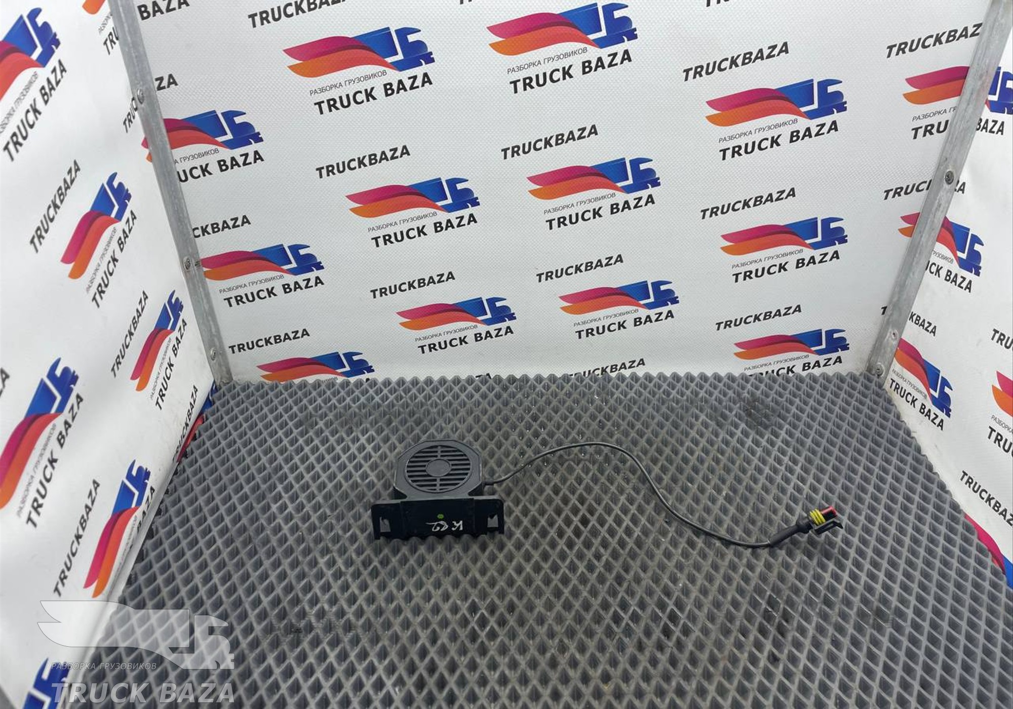 45104372100400 Сигнал звуковой для КАМАЗ 54901