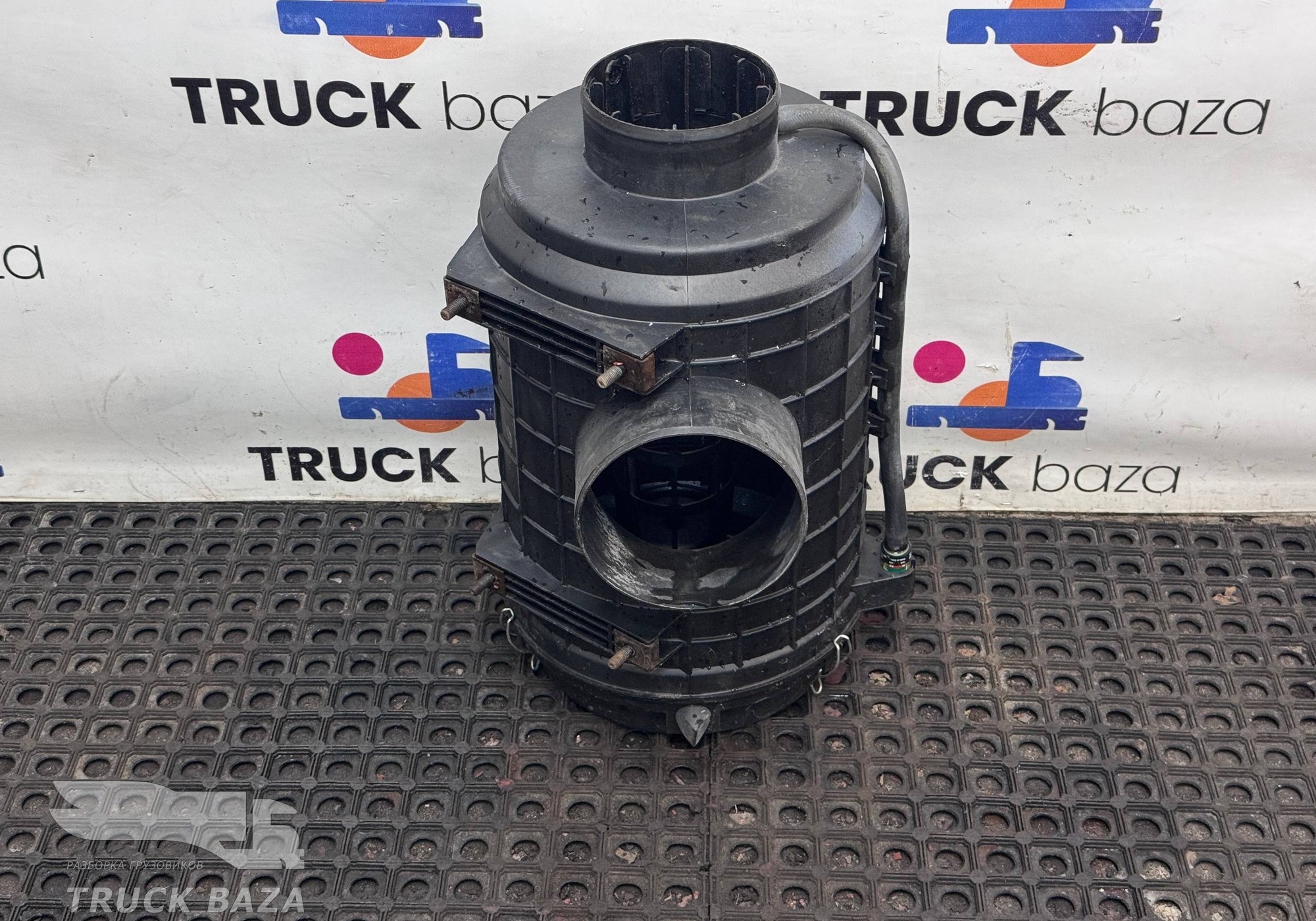 1854404 Корпус воздушного фильтра