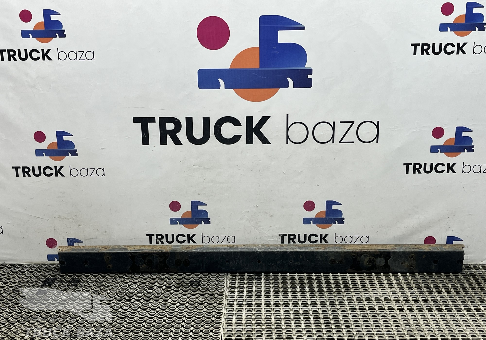 A9303100422 Усилитель переднего бампера