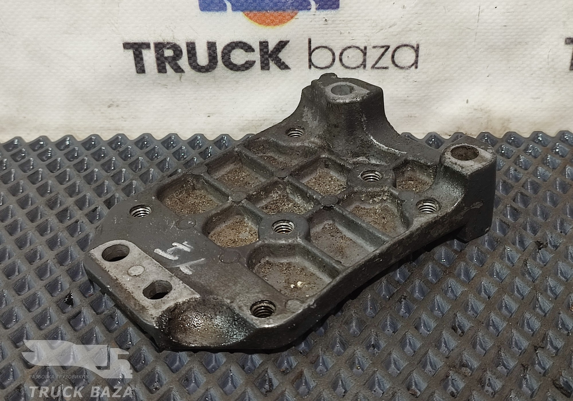 2020482 Кронштейн клапана горного тормоз