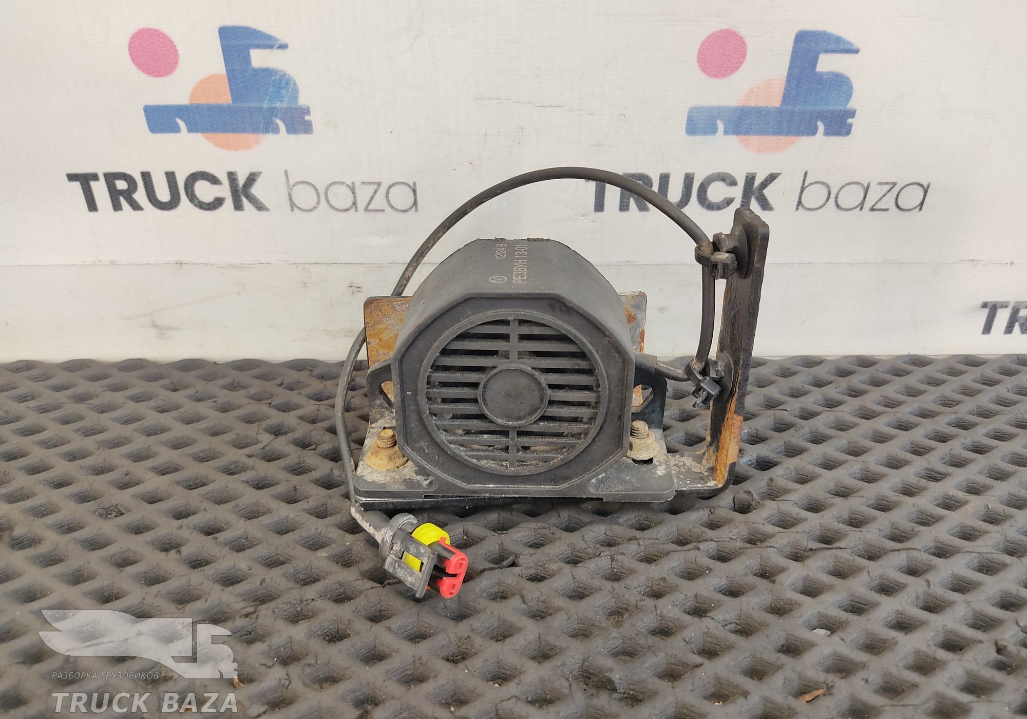 45104372100400 Сигнал звуковой для КАМАЗ 54901