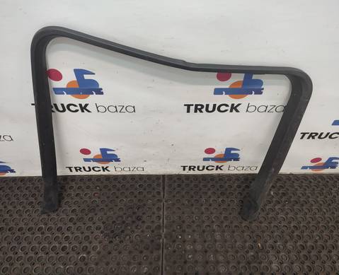 2114834 Рамка двери правой